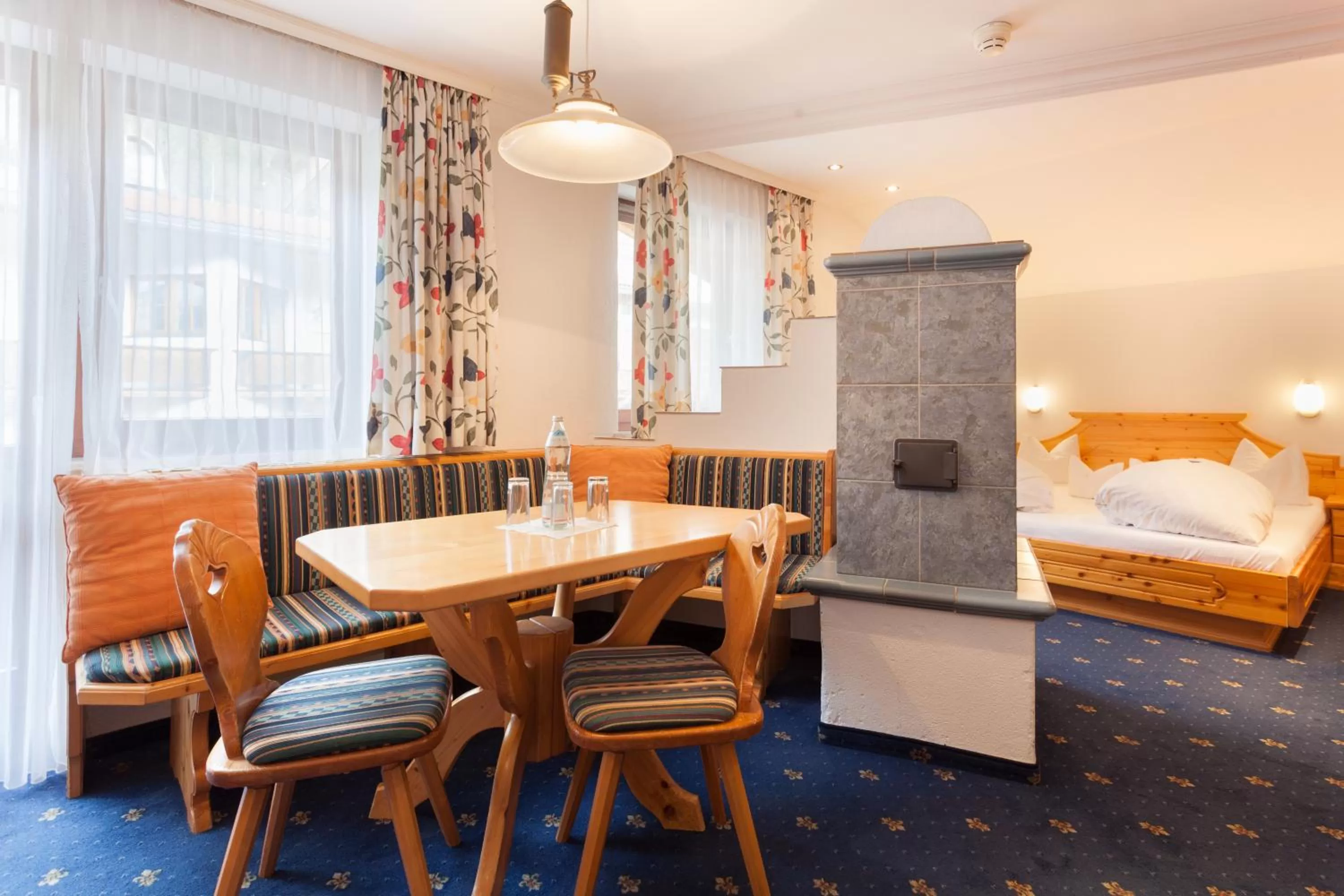 Living room, Bed in Sporthotel Cristall