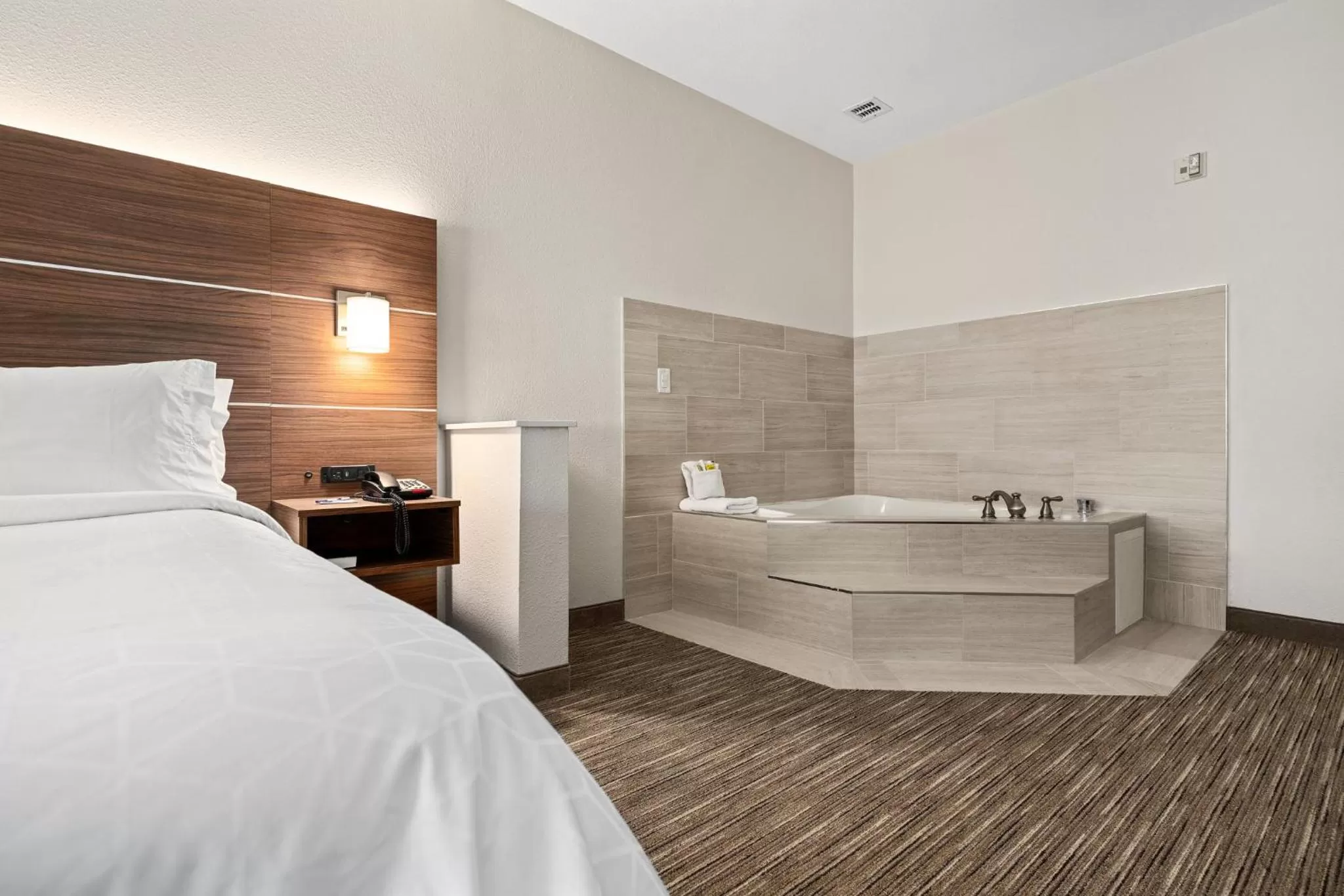 Photo of the whole room in Holiday Inn Express & Suites Van Buren-Fort Smith Area, an IHG Hotel