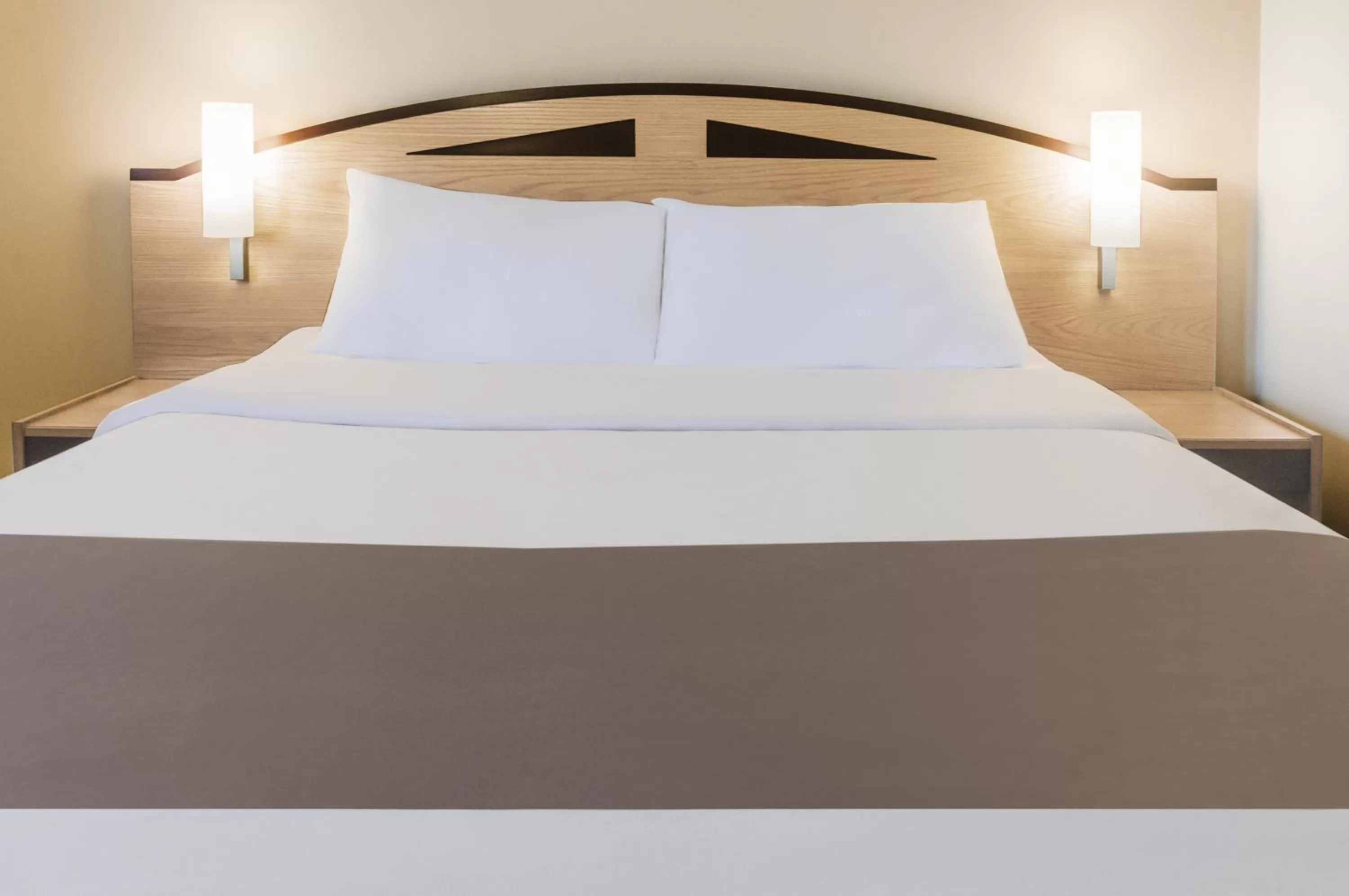 Photo of the whole room in ibis Chesterfield Centre – Market Town