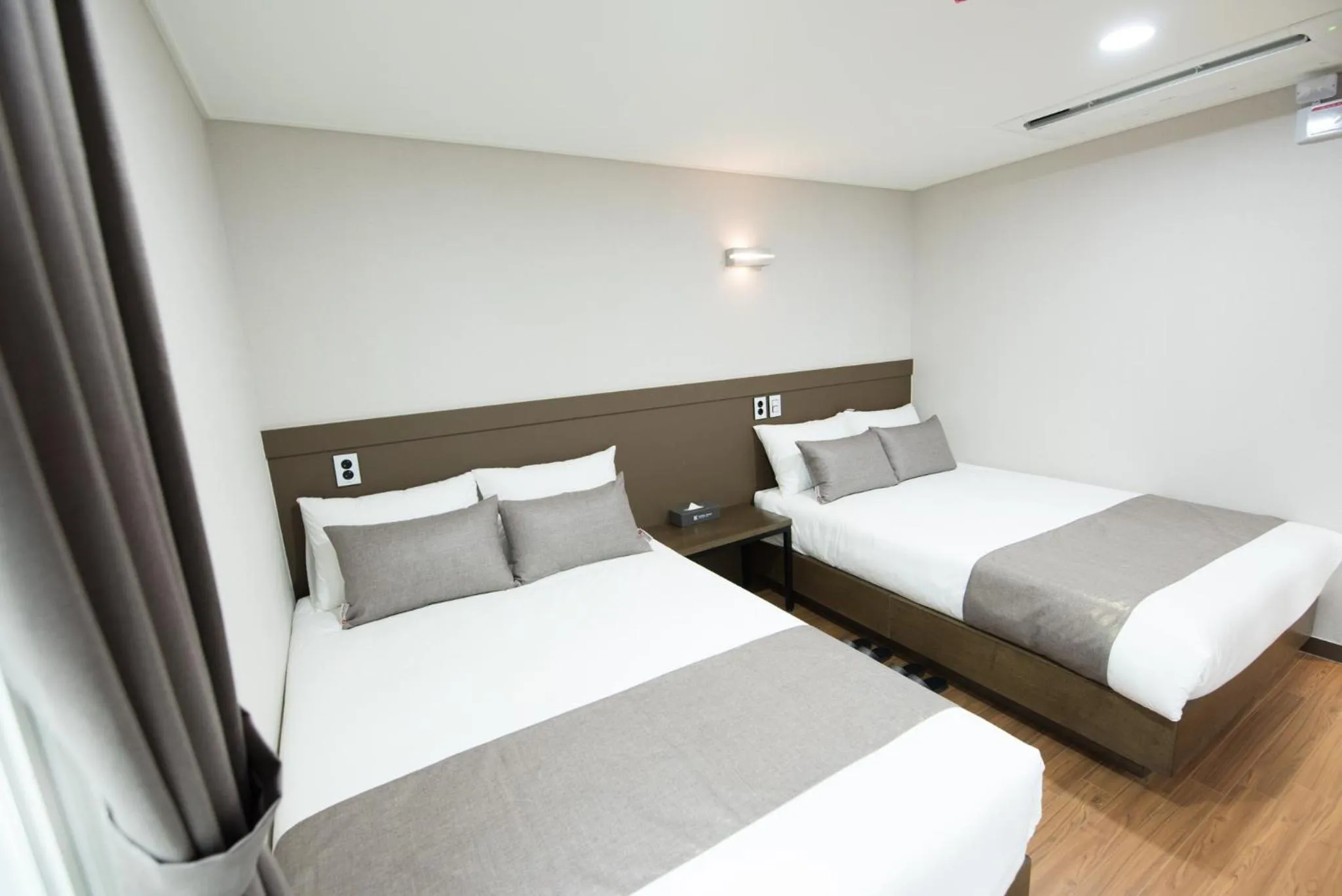 Bedroom, Bed in Ehwa In Myeongdong