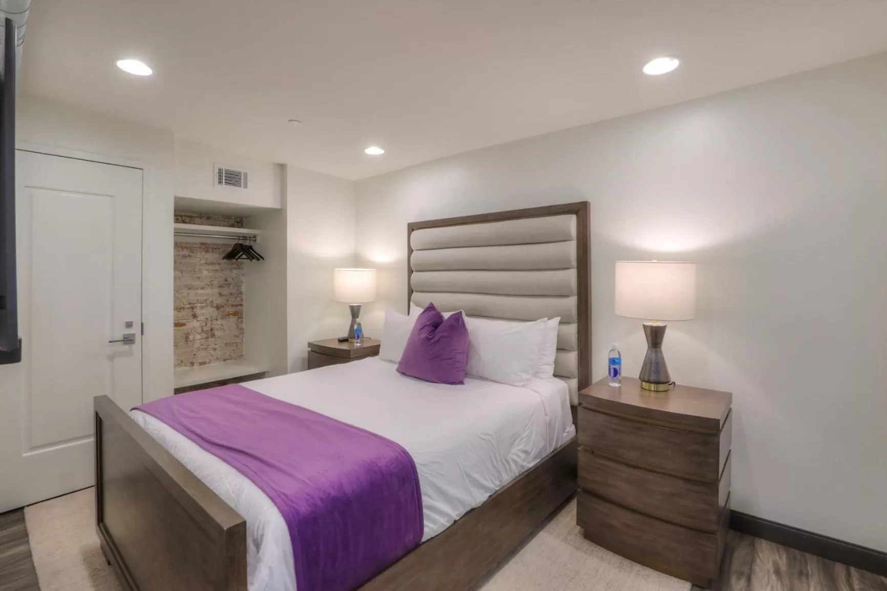 Photo of the whole room, Bed in Studio 154 Hotel