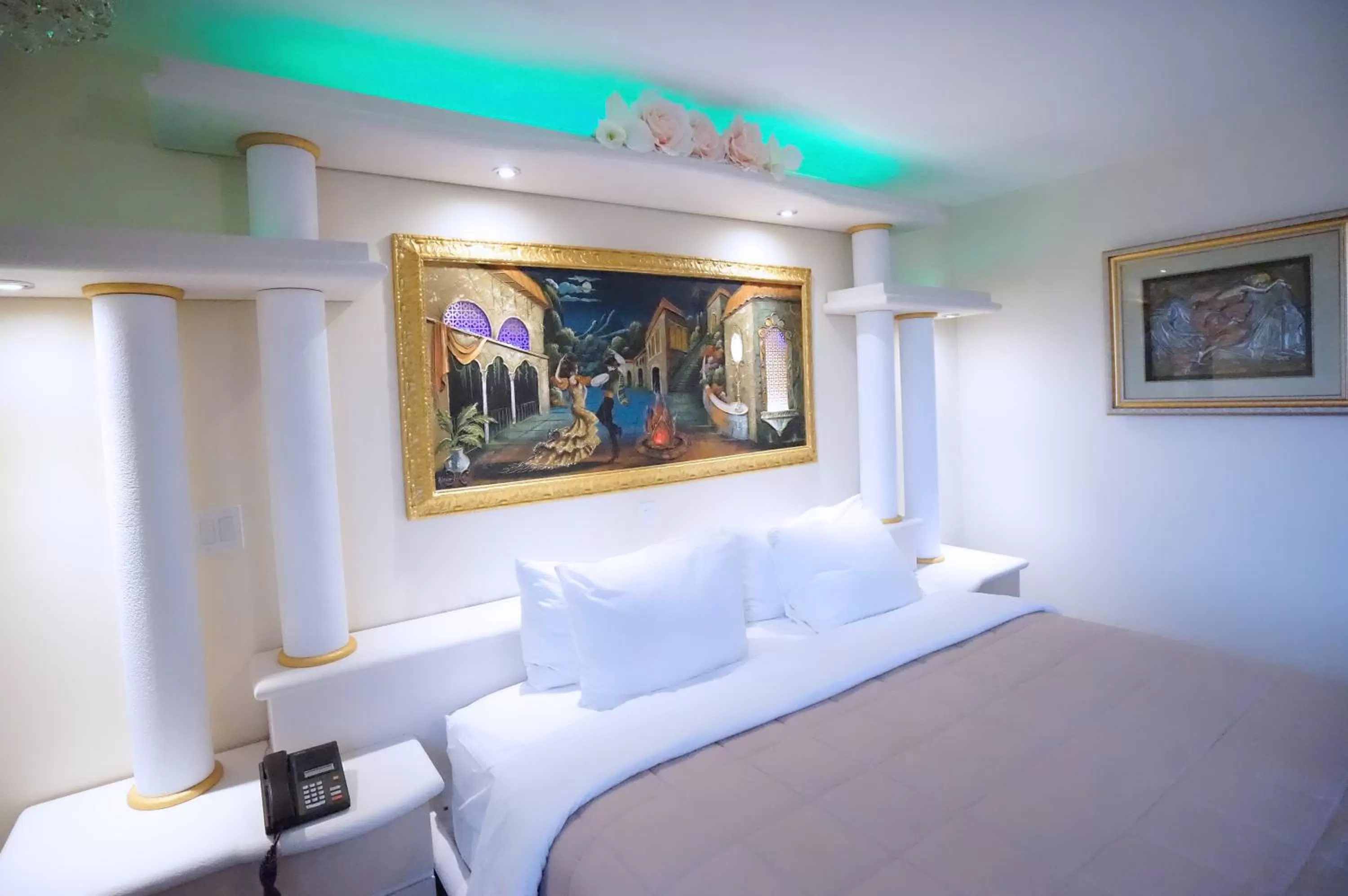 Photo of the whole room, Bed in Paris Suites Hotel