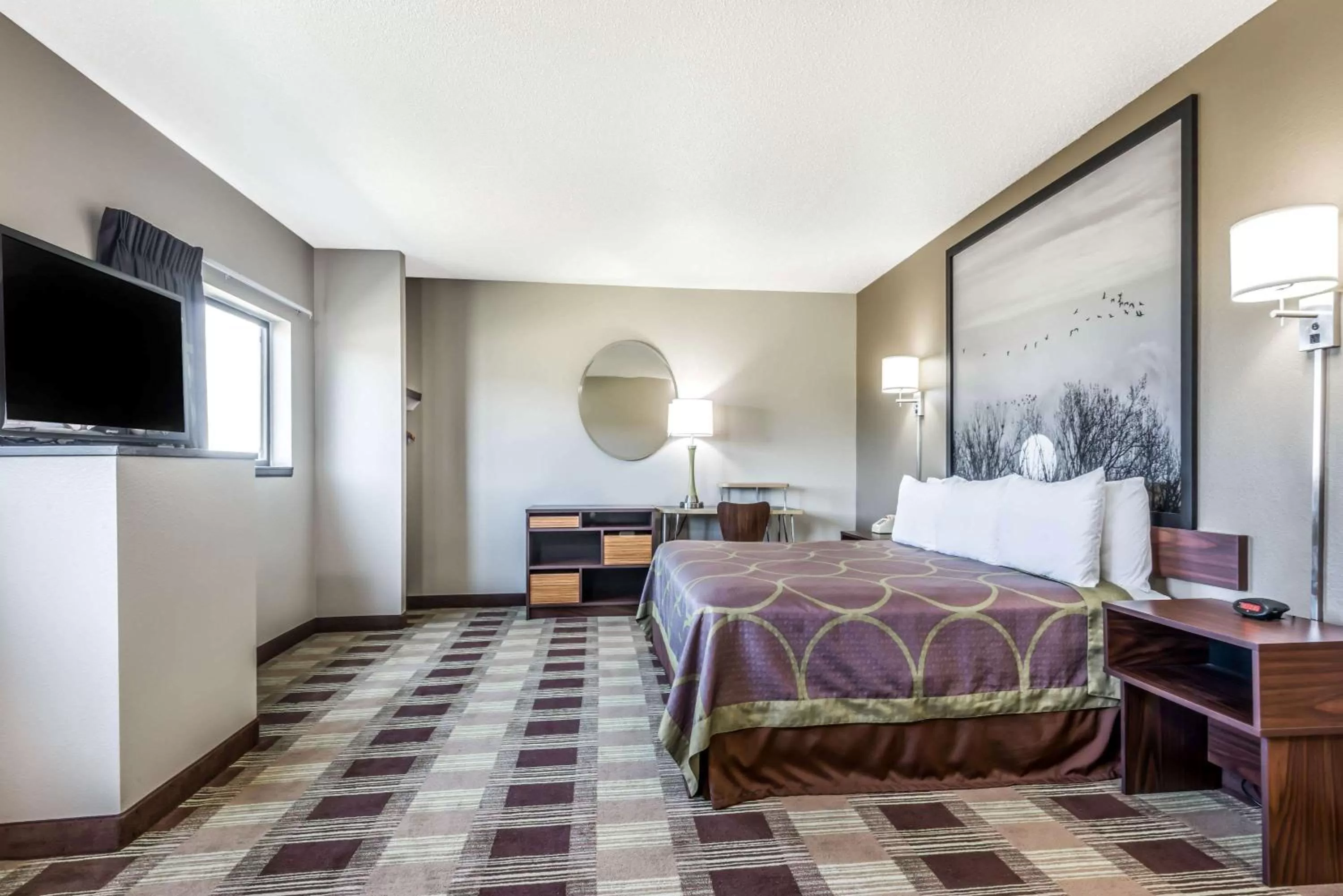 Photo of the whole room, Bed in Super 8 by Wyndham Kimball