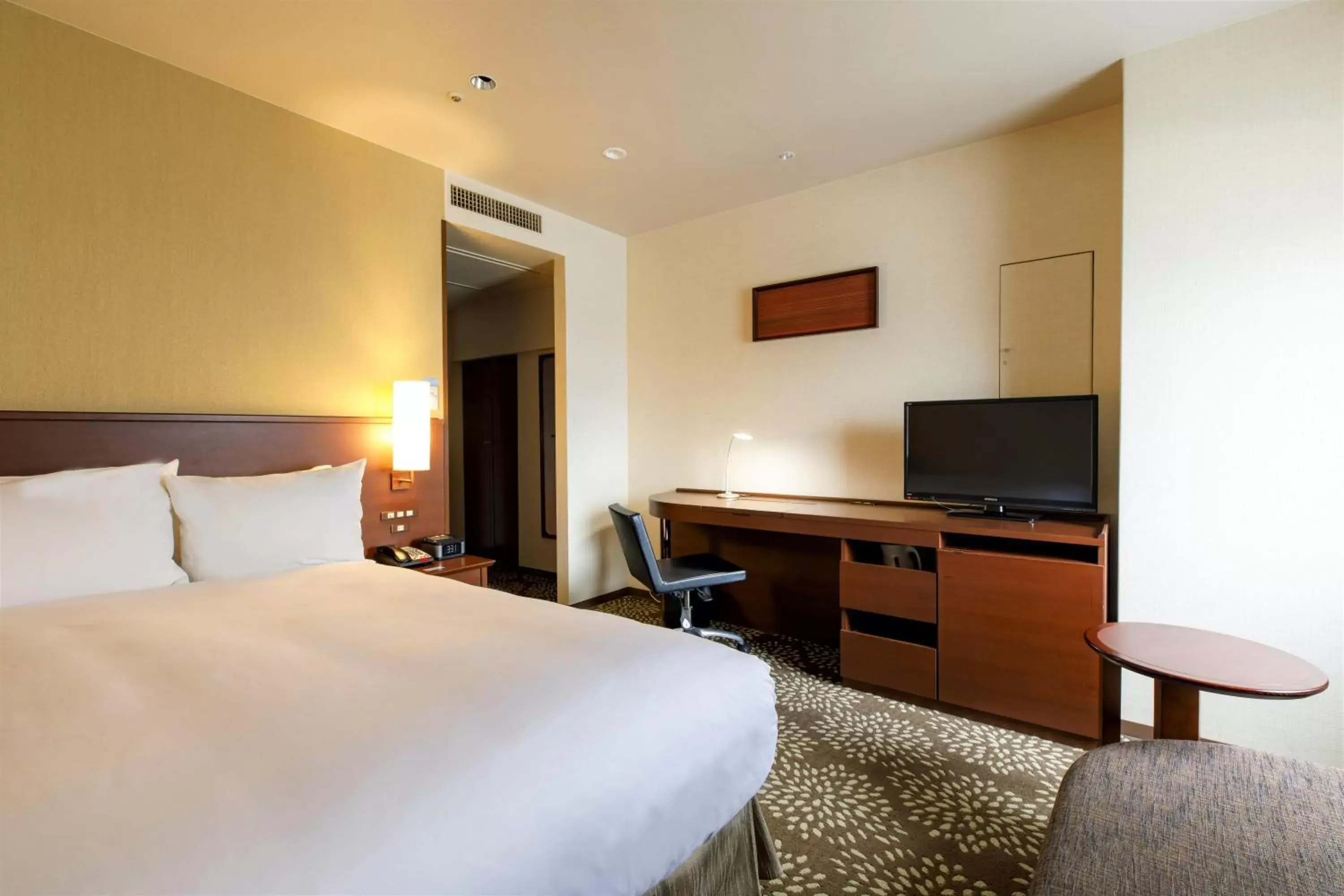 Deluxe Double Room - Non-Smoking in ANA Holiday Inn Kanazawa Sky, an IHG Hotel Deluxe Double Room - Non-Smoking in ANA Holiday Inn Kanazawa Sky, an IHG Hotel