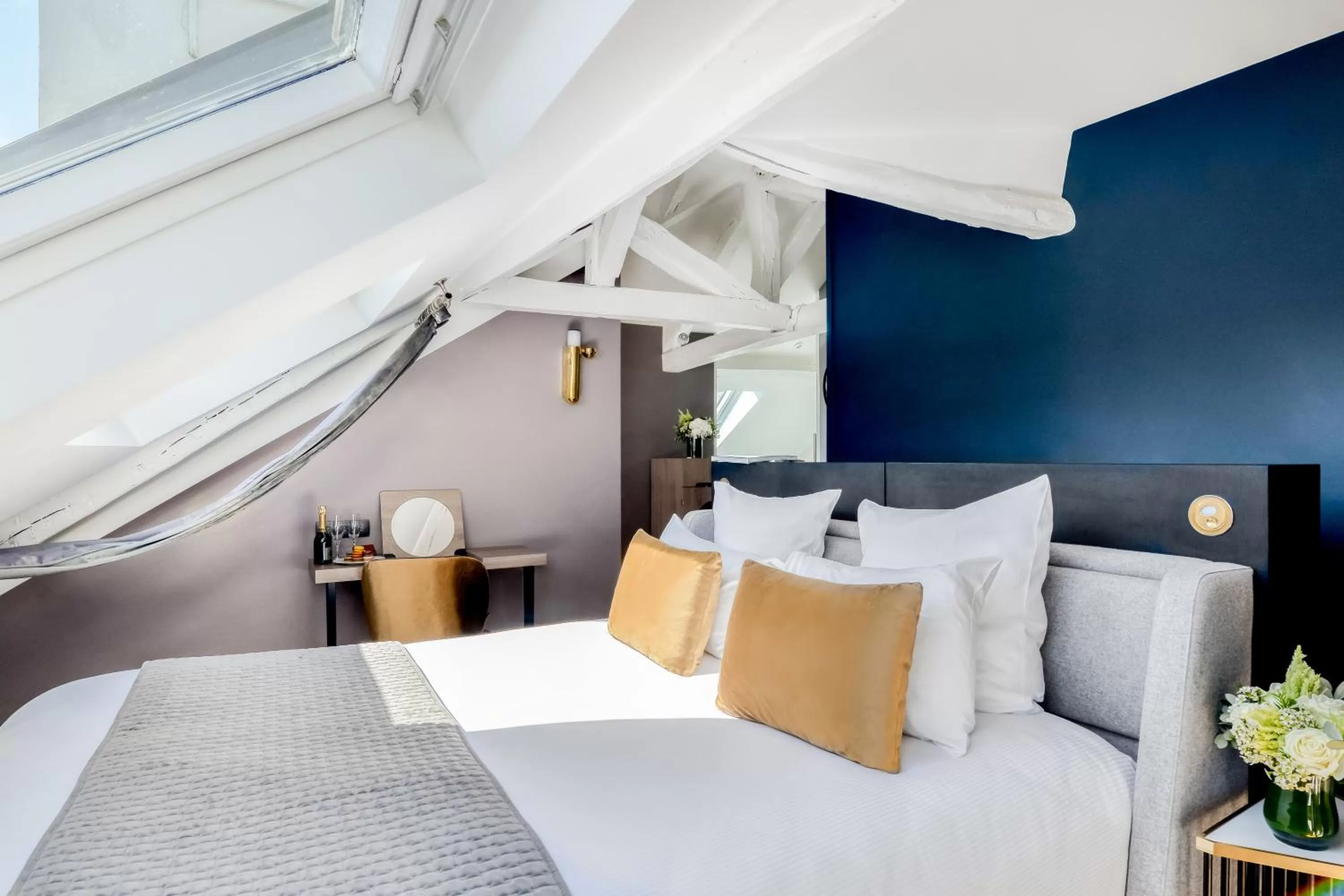 Bed in Hotel Opéra Opal