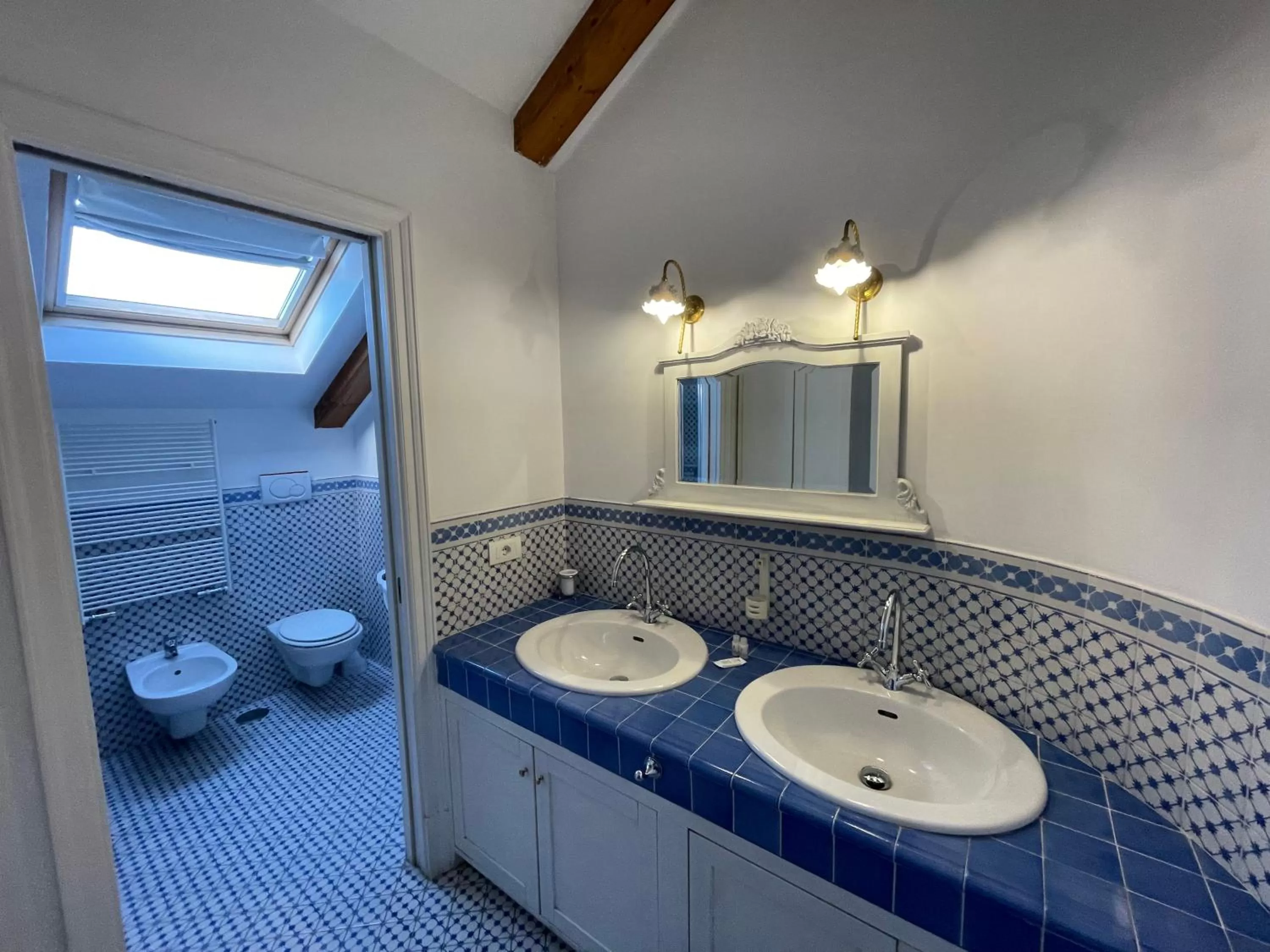 Toilet in The Secret Garden Relais