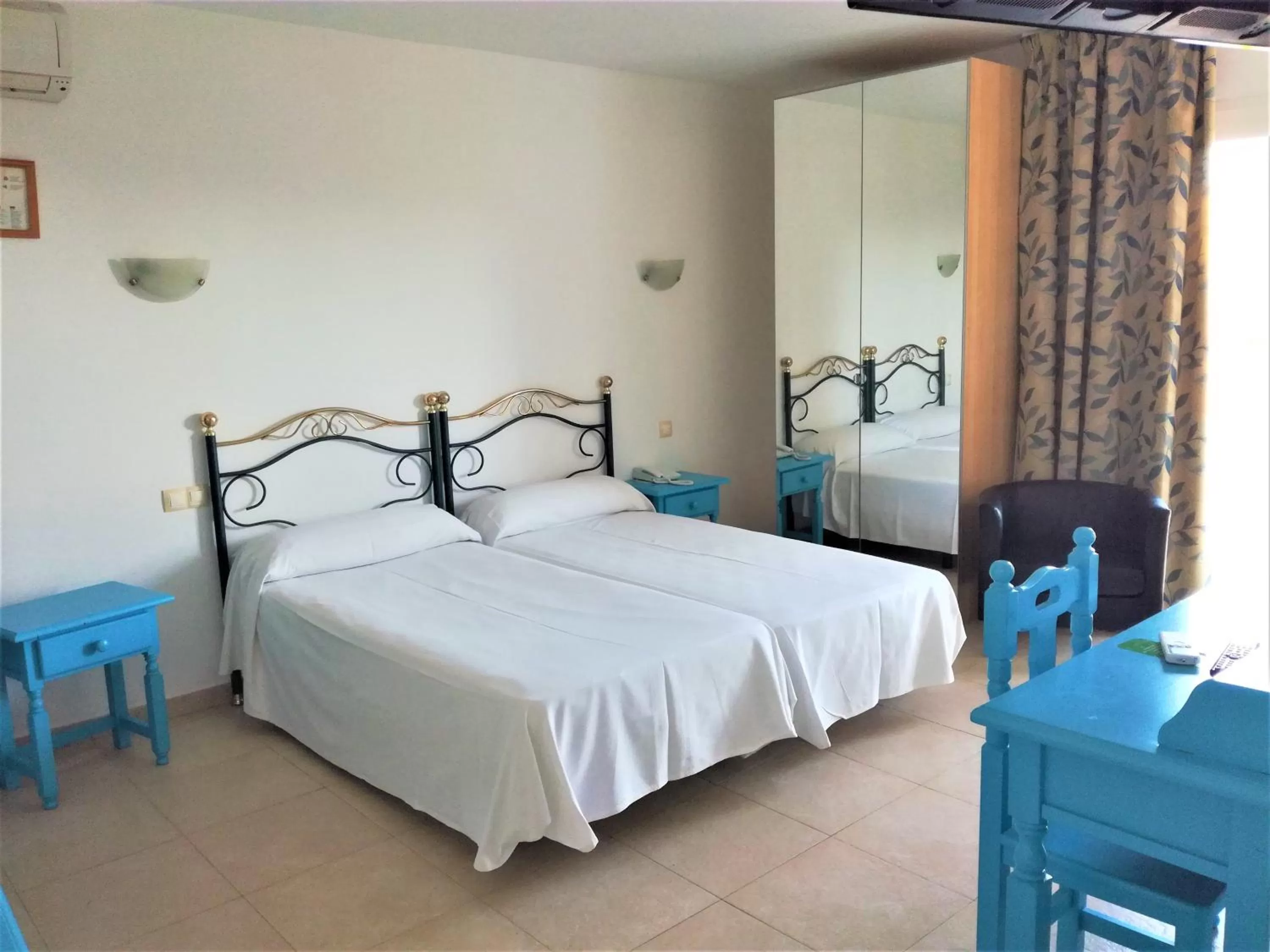 Photo of the whole room, Bed in Hotel Eliseos