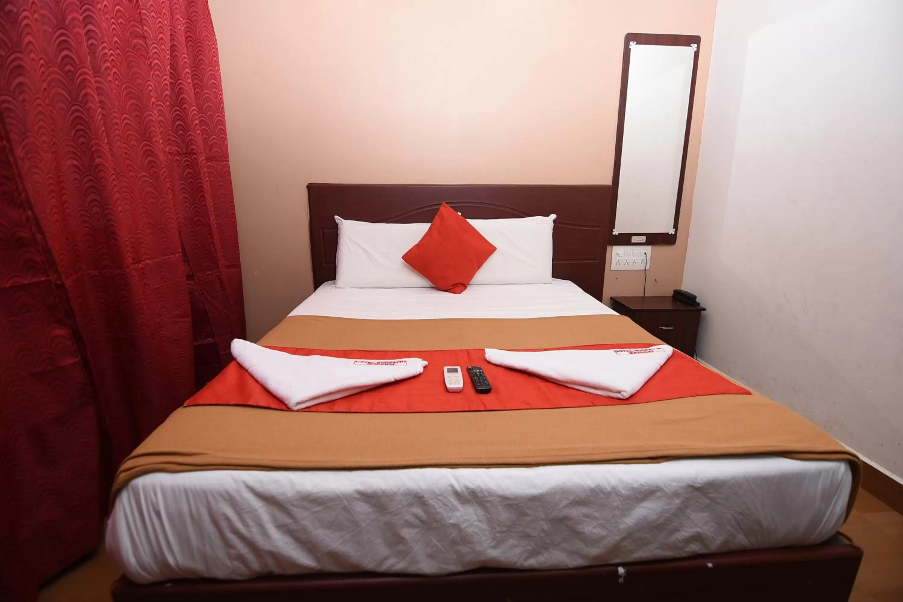 Bed in HOTEL BOOPATHI Madurai