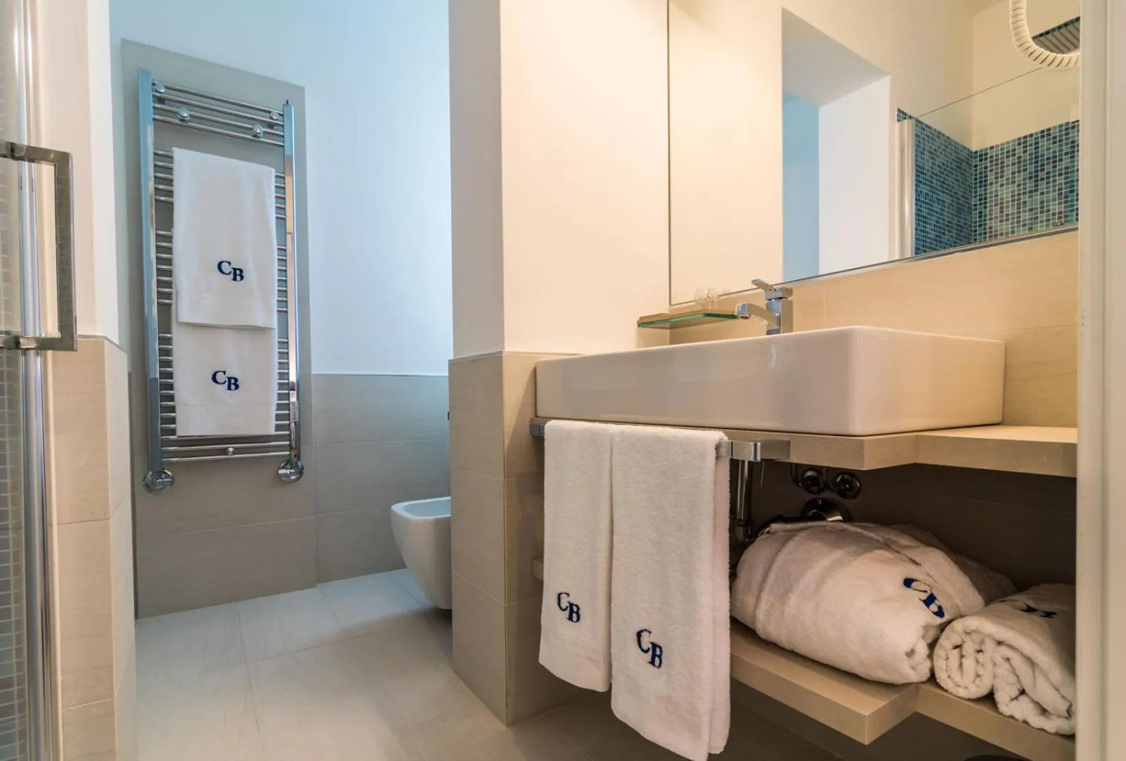 Bathroom in Cafe Bleu Relais