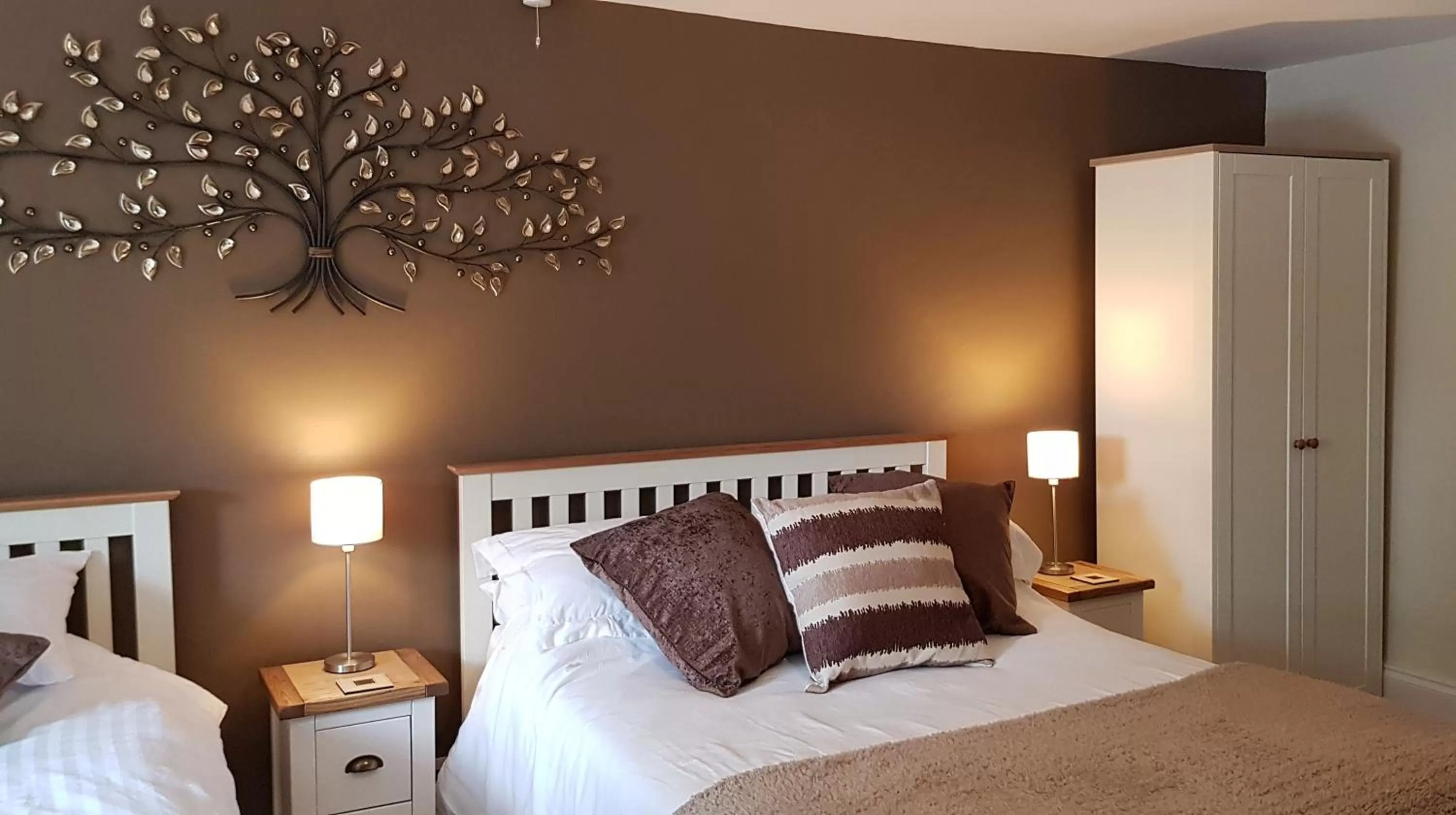 Bedroom, Bed in The Greyhound Inn