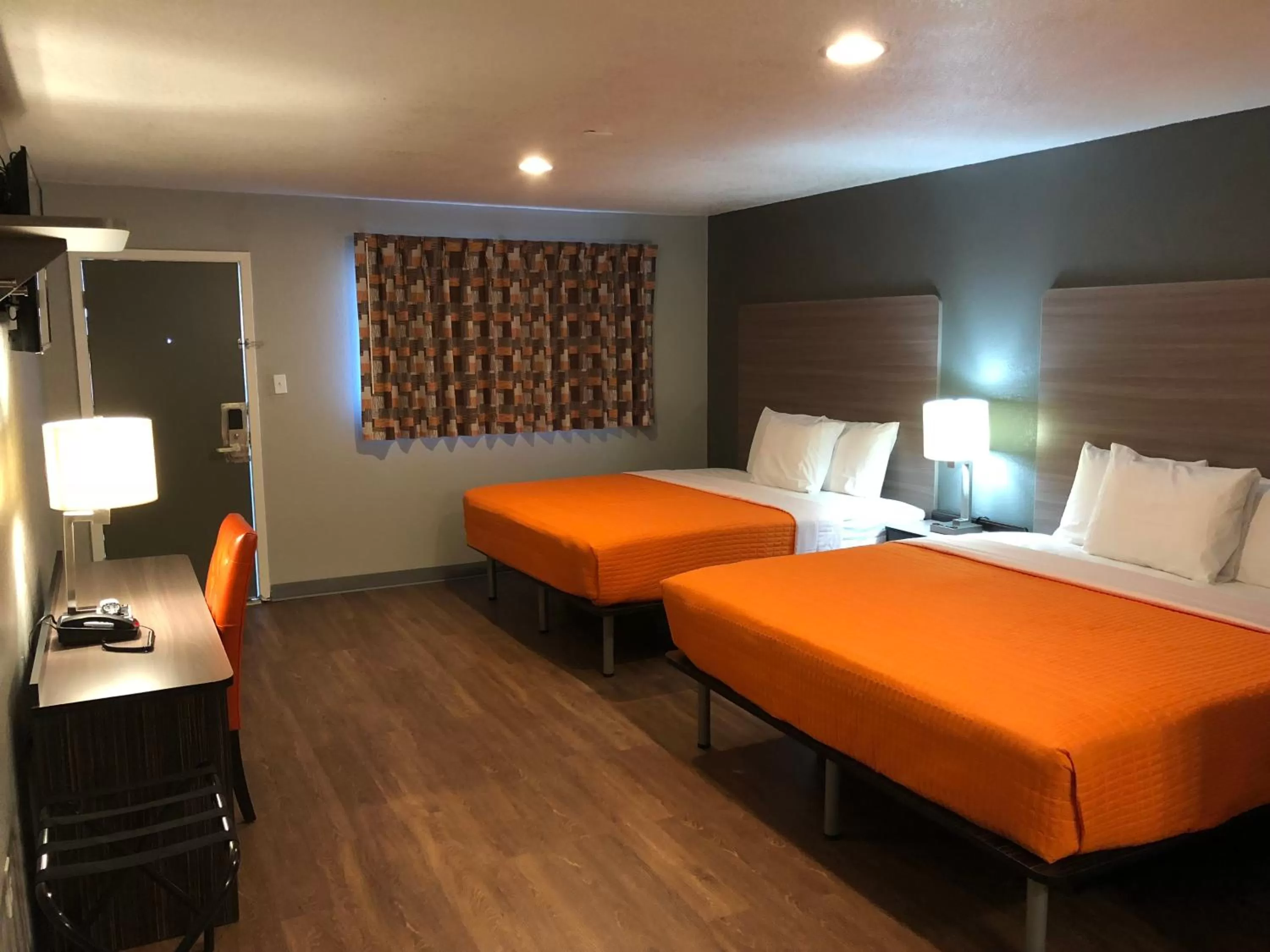 Bed in Super 8 by Wyndham Sonora