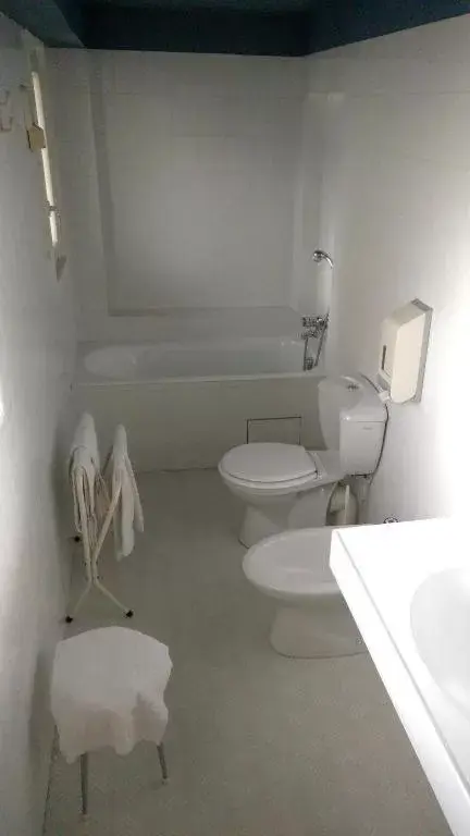 Standard Twin Room - single occupancy in Les Portes du Cantal Standard Twin Room - single occupancy in Les Portes du Cantal