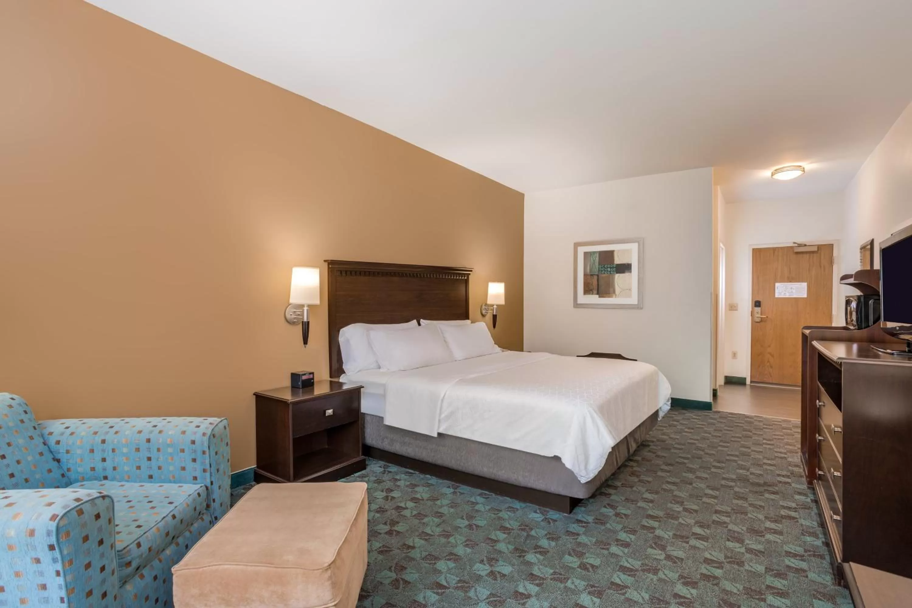 Photo of the whole room, Bed in Holiday Inn Express Hotel & Suites Canton by IHG