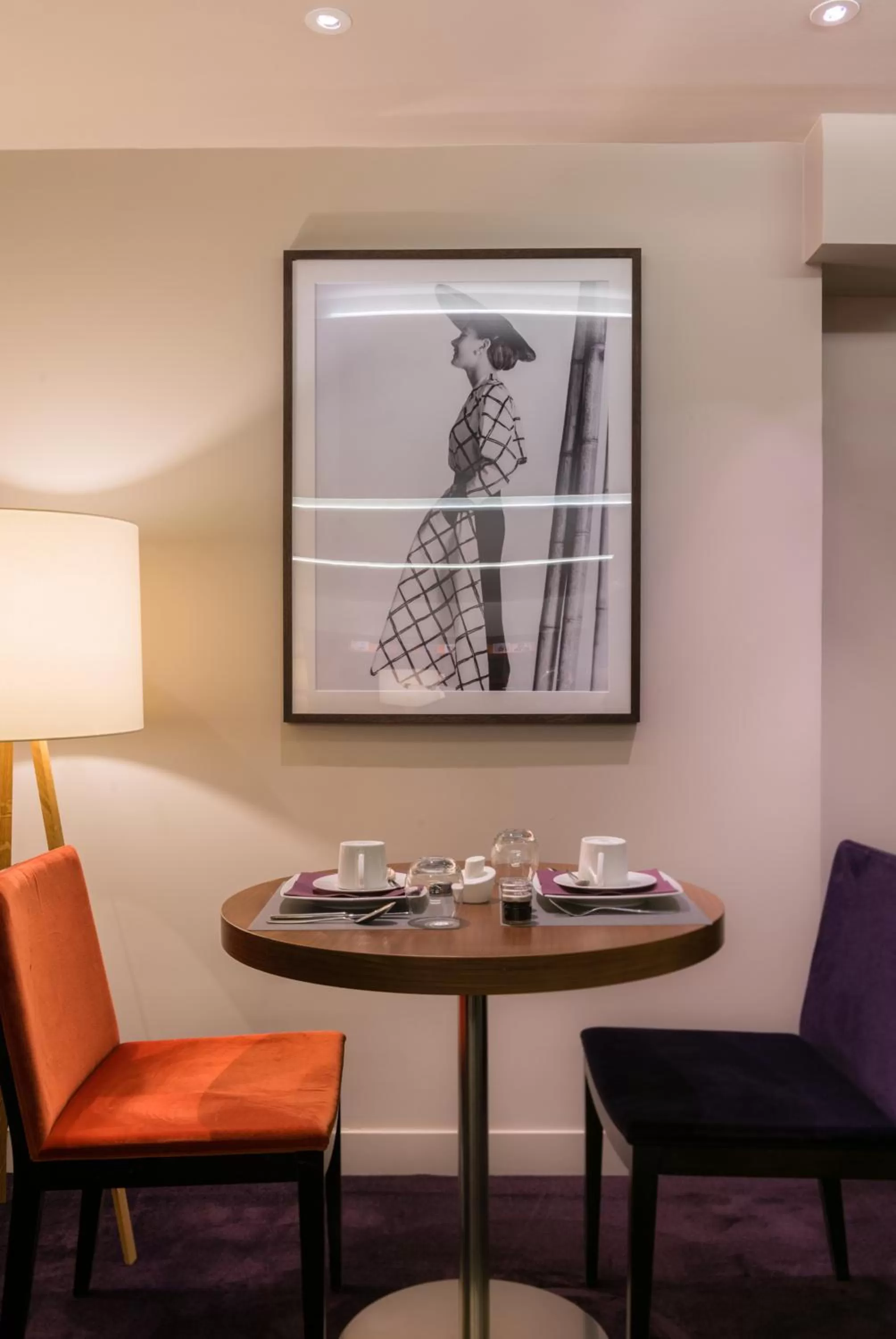 Restaurant/places to eat in Hôtel le Derby Alma by Inwood Hotels