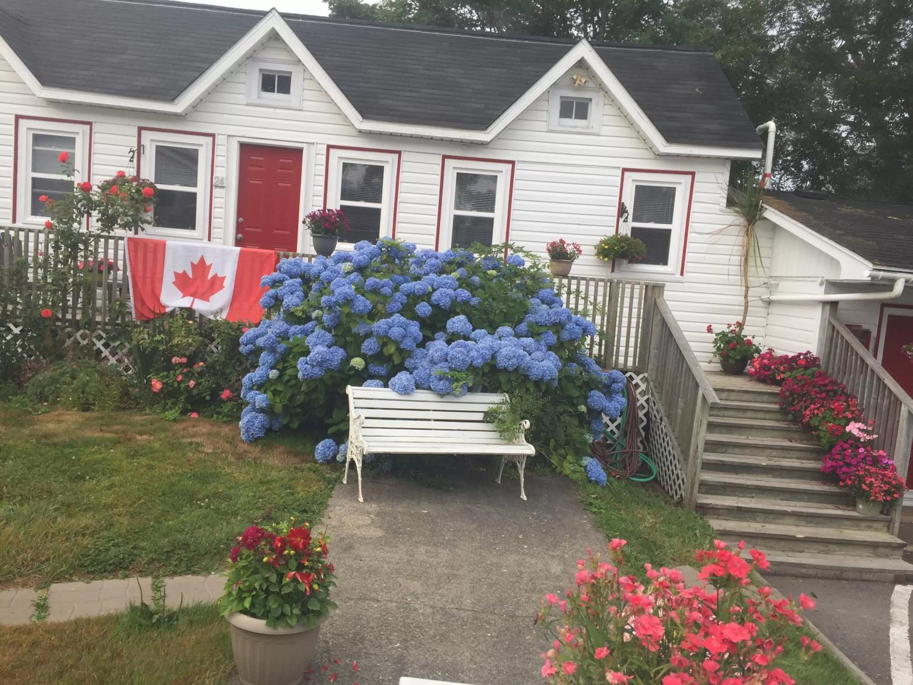 Patio in Lakelawn B&B and Motel