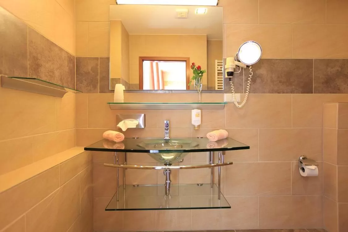 Bathroom in Adesso Hotel Kassel