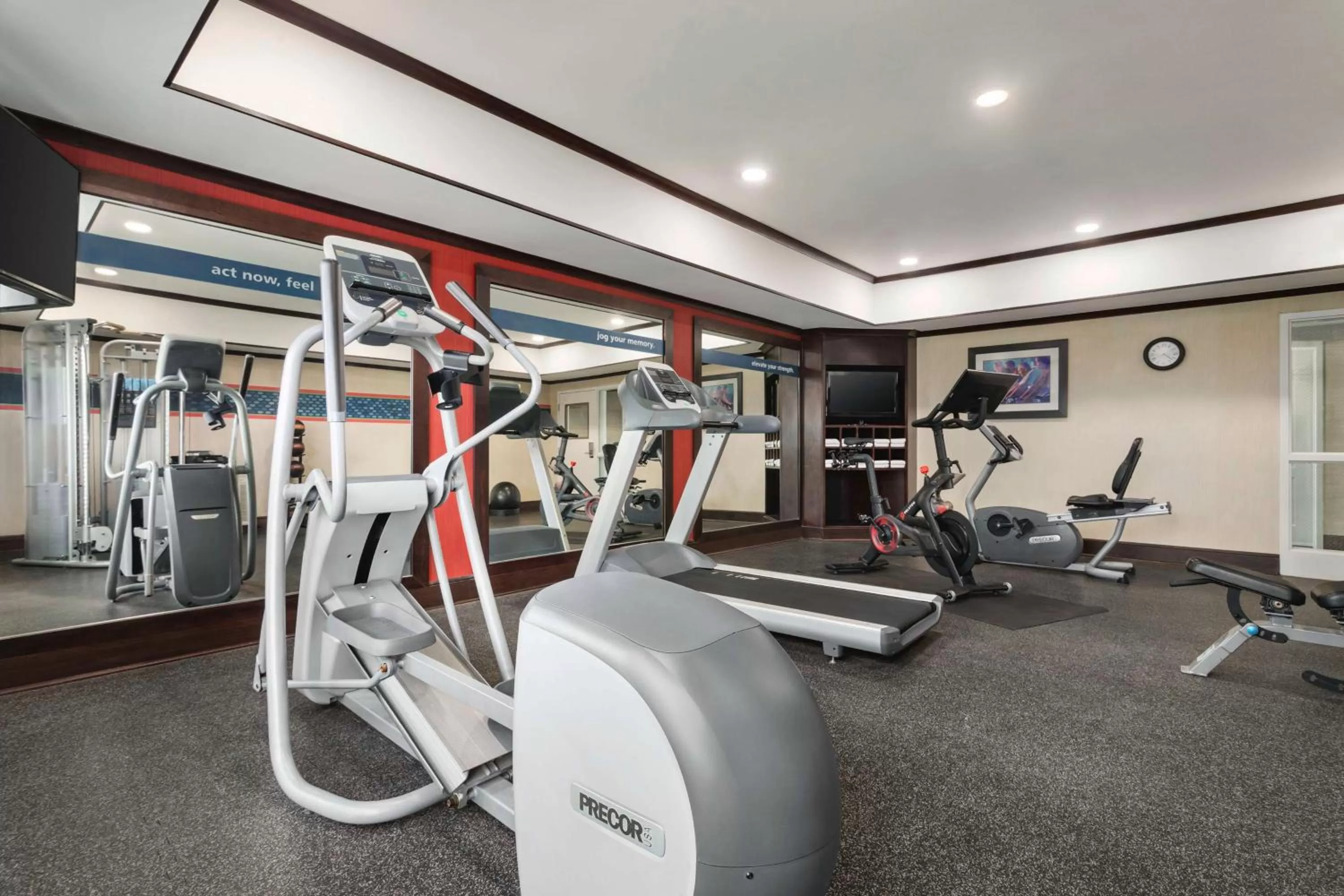 Fitness centre/facilities in Hampton Inn New Albany