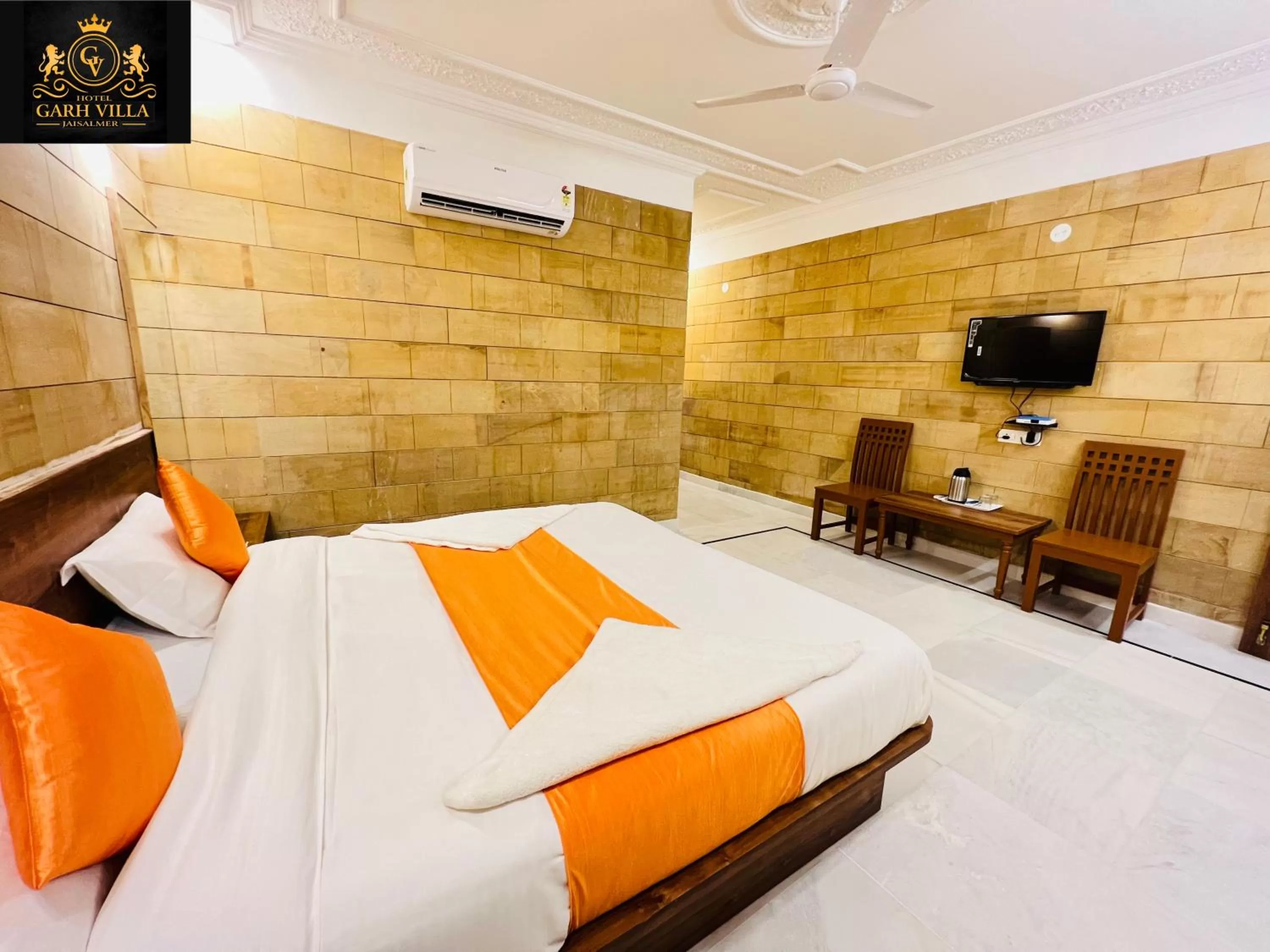 Property building, Bed in Hotel Garh Vila
