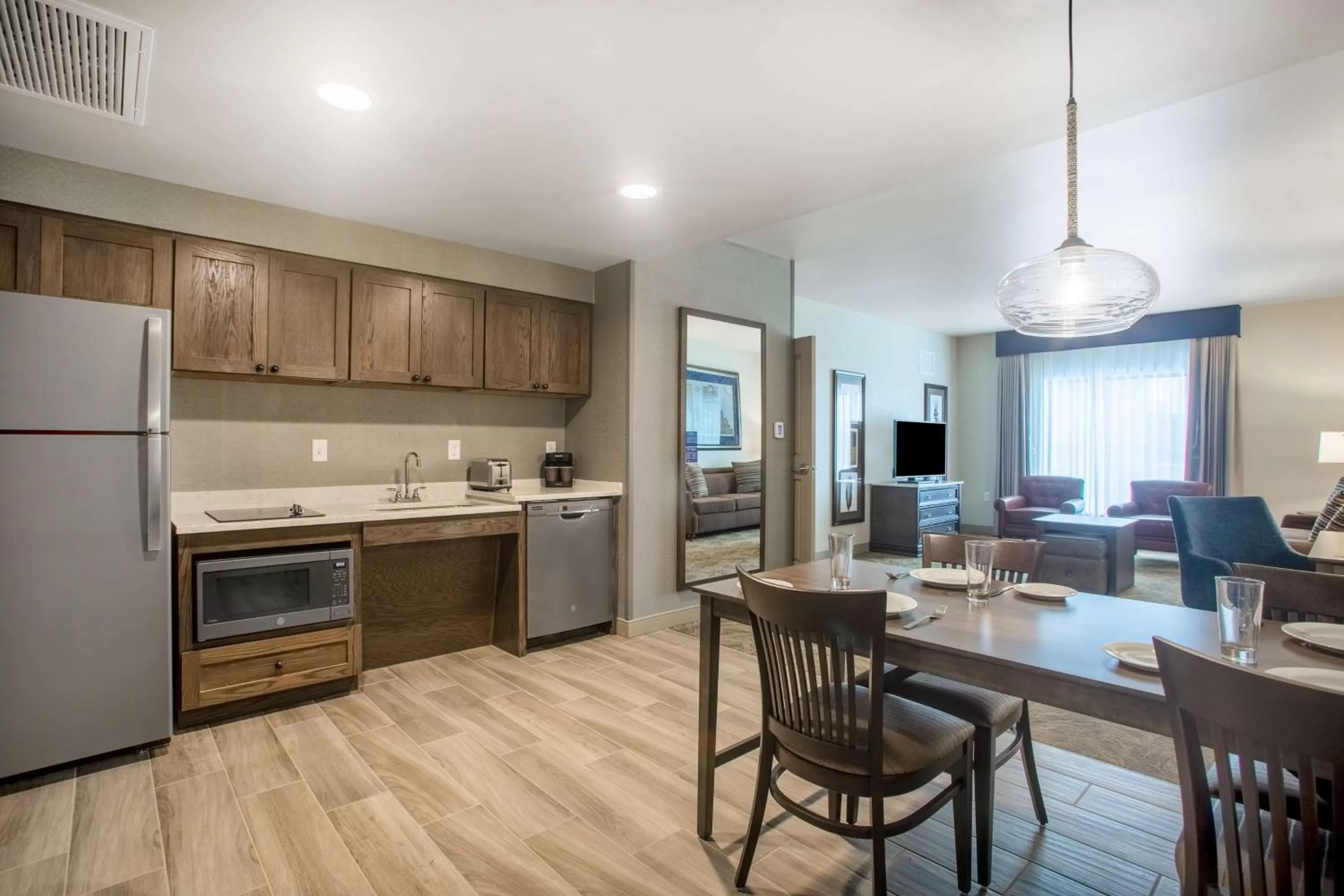 Living room in Homewood Suites By Hilton Salina/Downtown, Ks