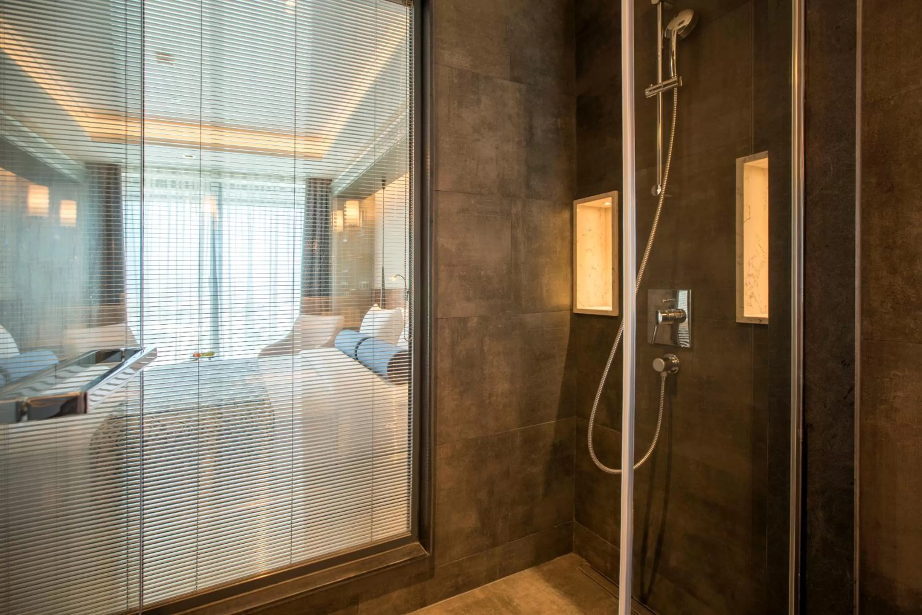 Shower, Bed in Golden Tulip Istanbul Bayrampasa
