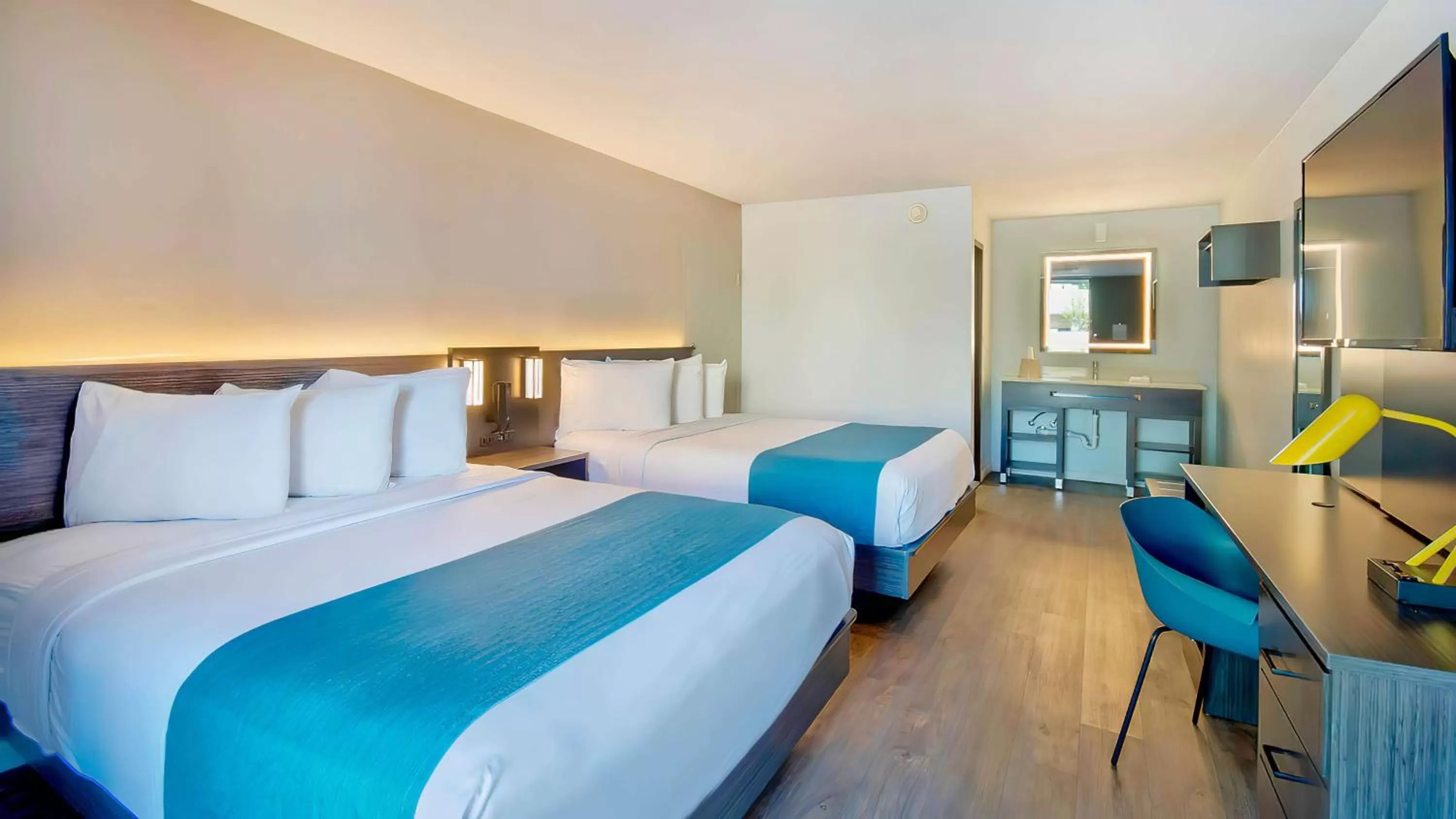 Bedroom, Bed in Motel 6 Louisville, Ky- Airport/ Fair Expo