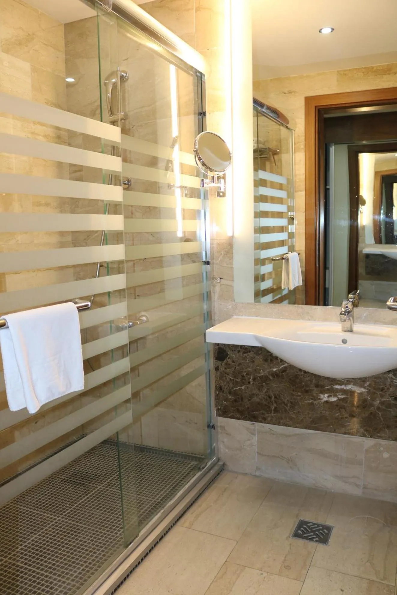 Shower in Olive Tree Amman