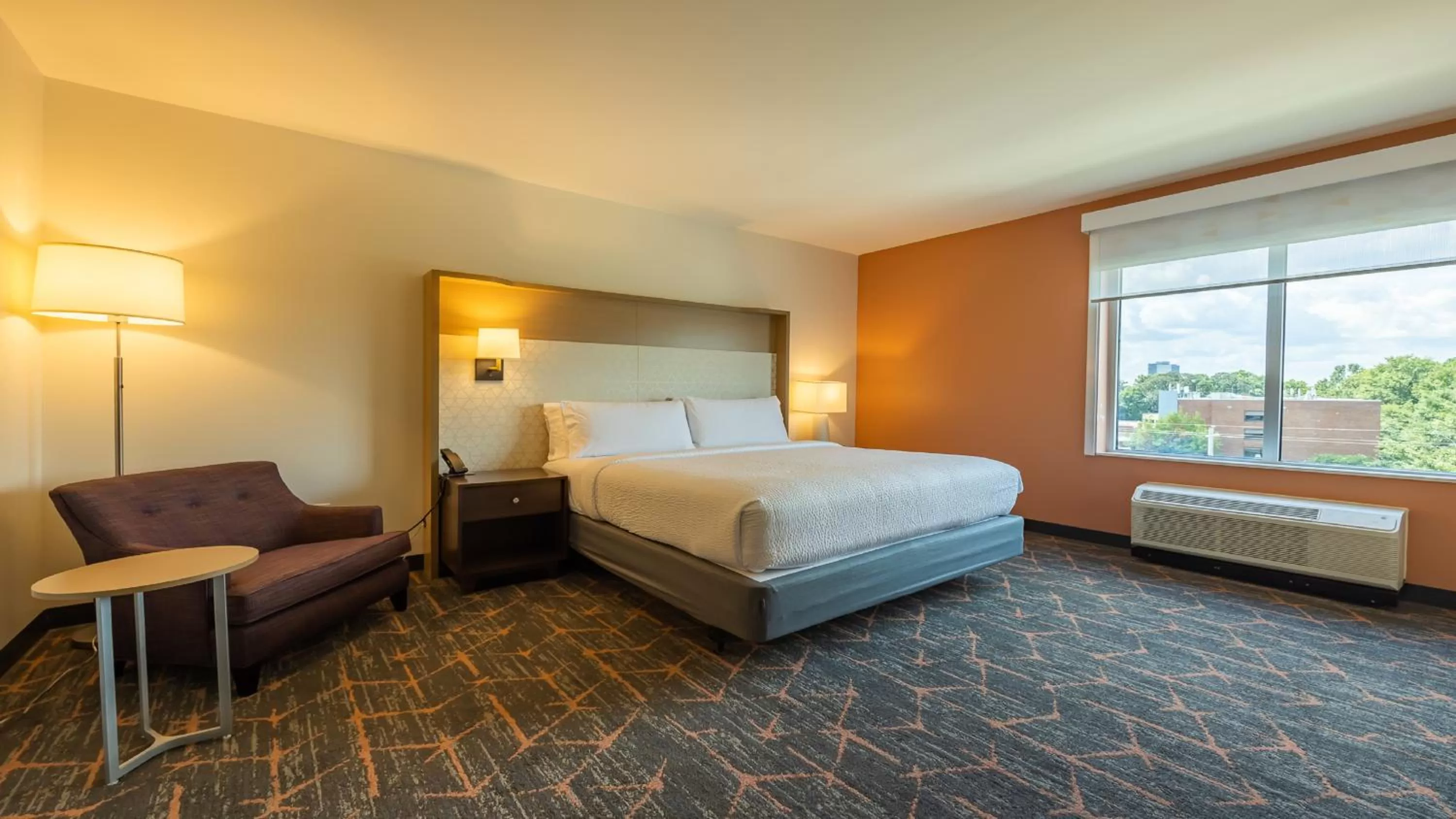Bed in Courtyard by Marriott Atlanta Dunwoody