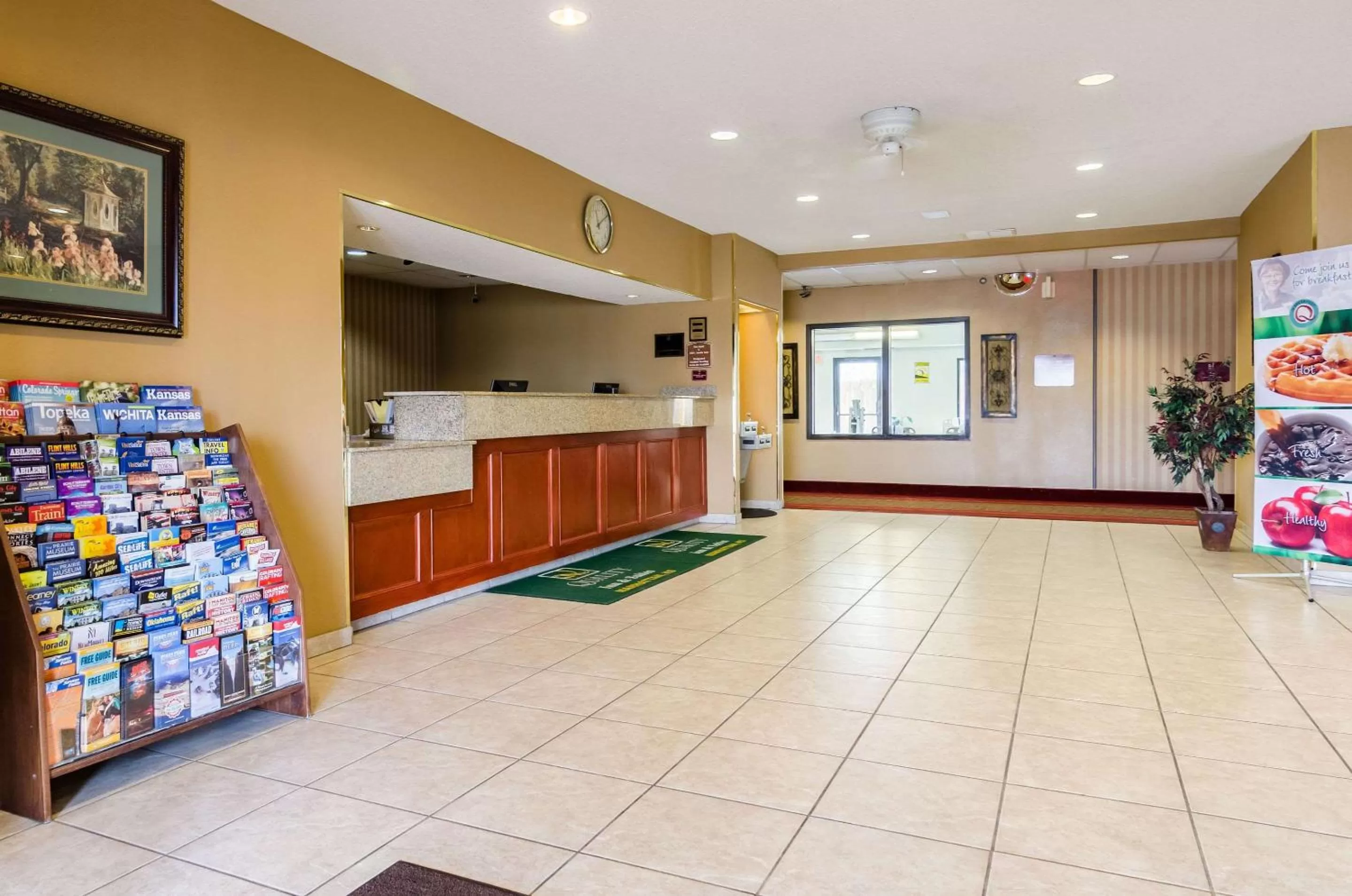 Lobby or reception in Quality Inn & Suites Manhattan