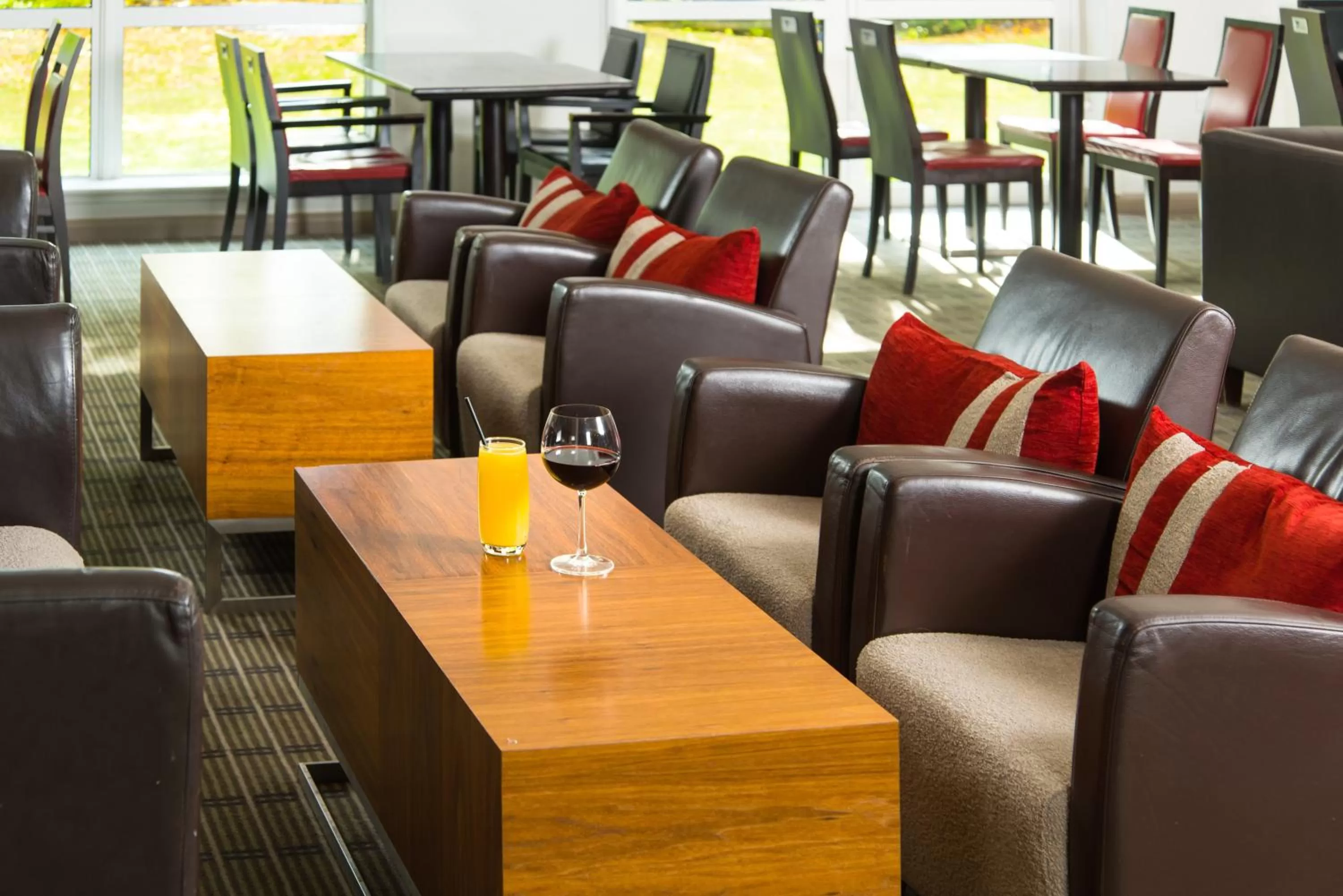 Restaurant/places to eat in Holiday Inn Express Swindon West by IHG