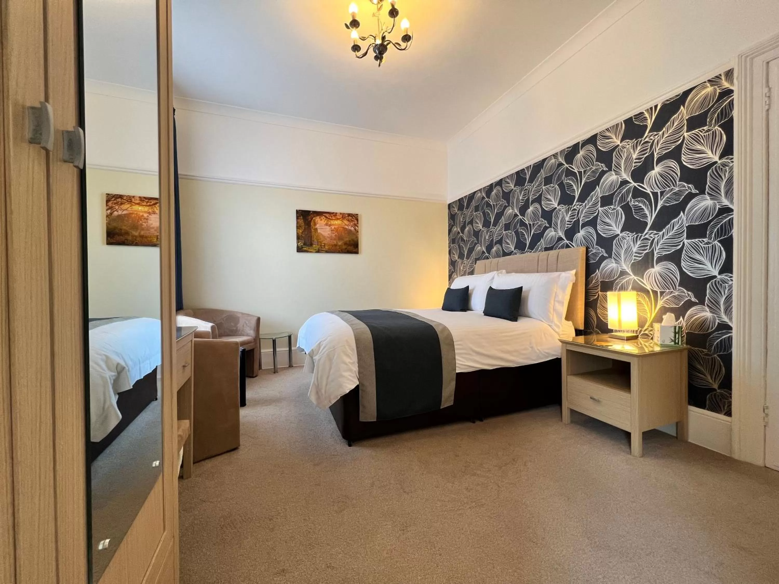 Property building, Bed in Birkdale Guest House