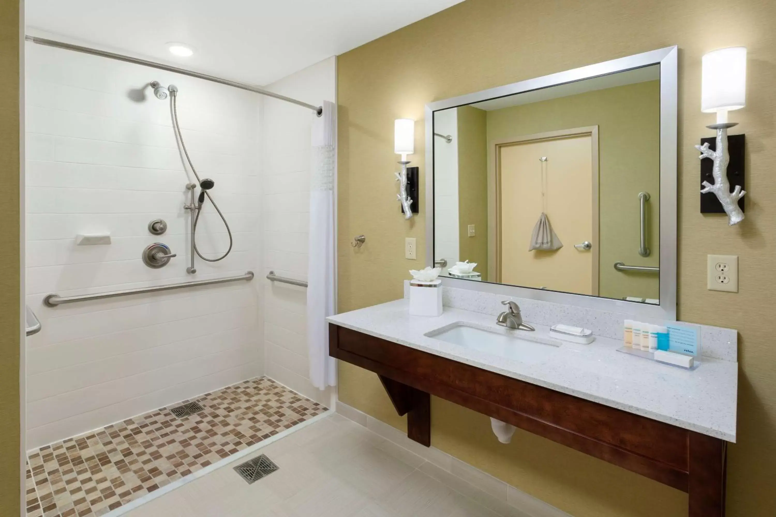 King Studio - Disability Access in Hampton Inn & Suites Williamsport - Faxon Exit King Studio - Disability Access in Hampton Inn & Suites Williamsport - Faxon Exit