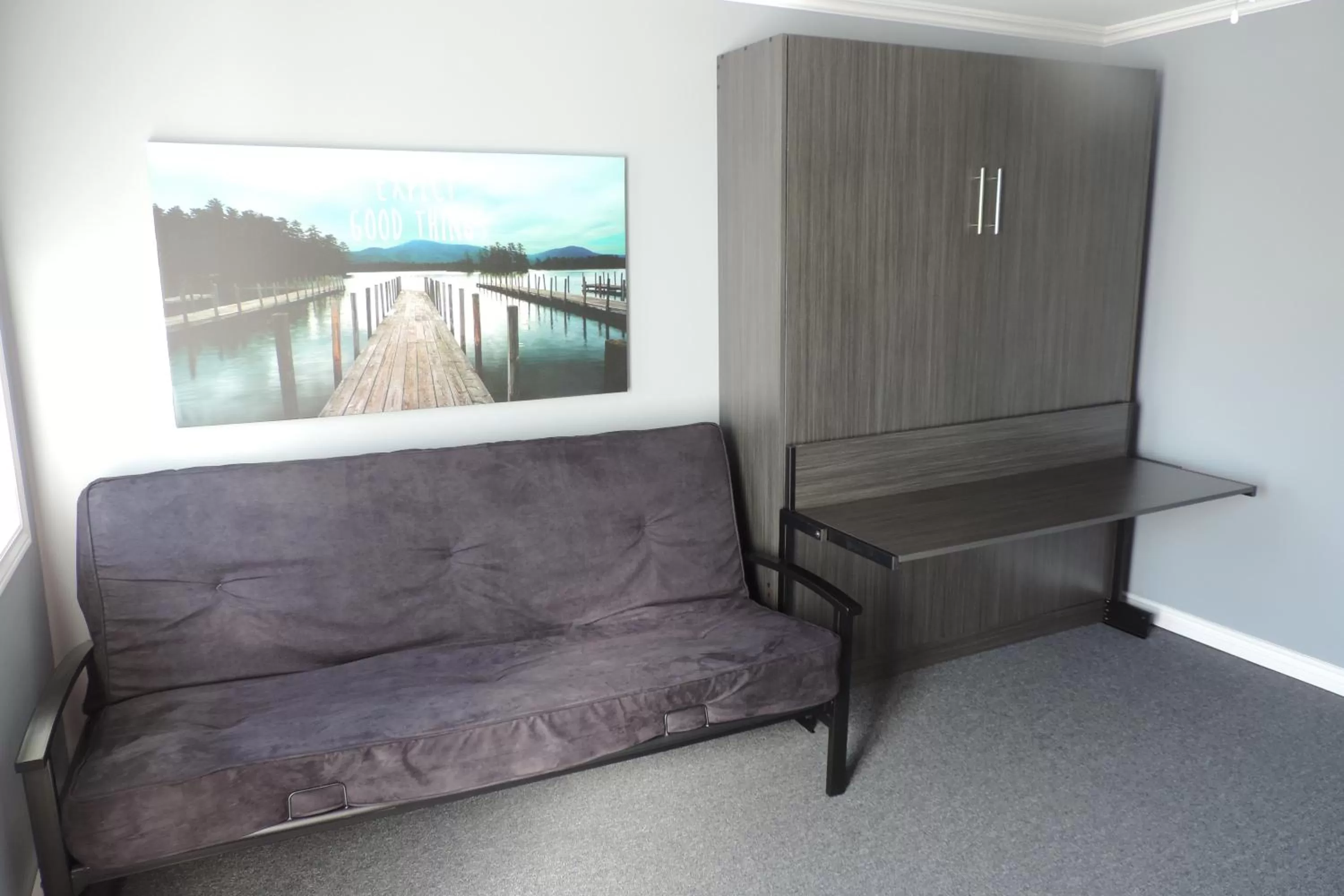 Photo of the whole room, Seating Area in North 99 Motel