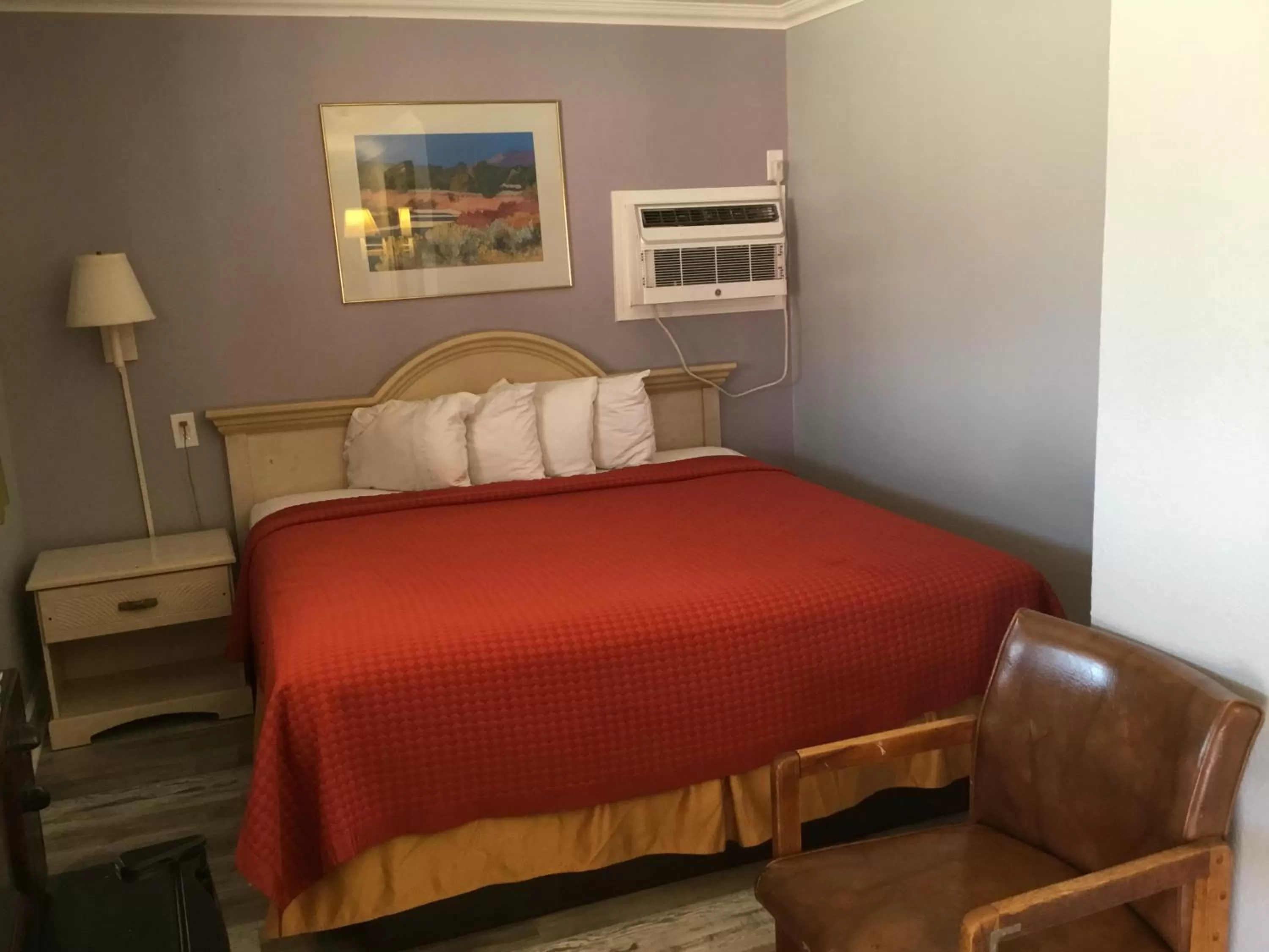 Bedroom, Bed in Budget Inn Plainview