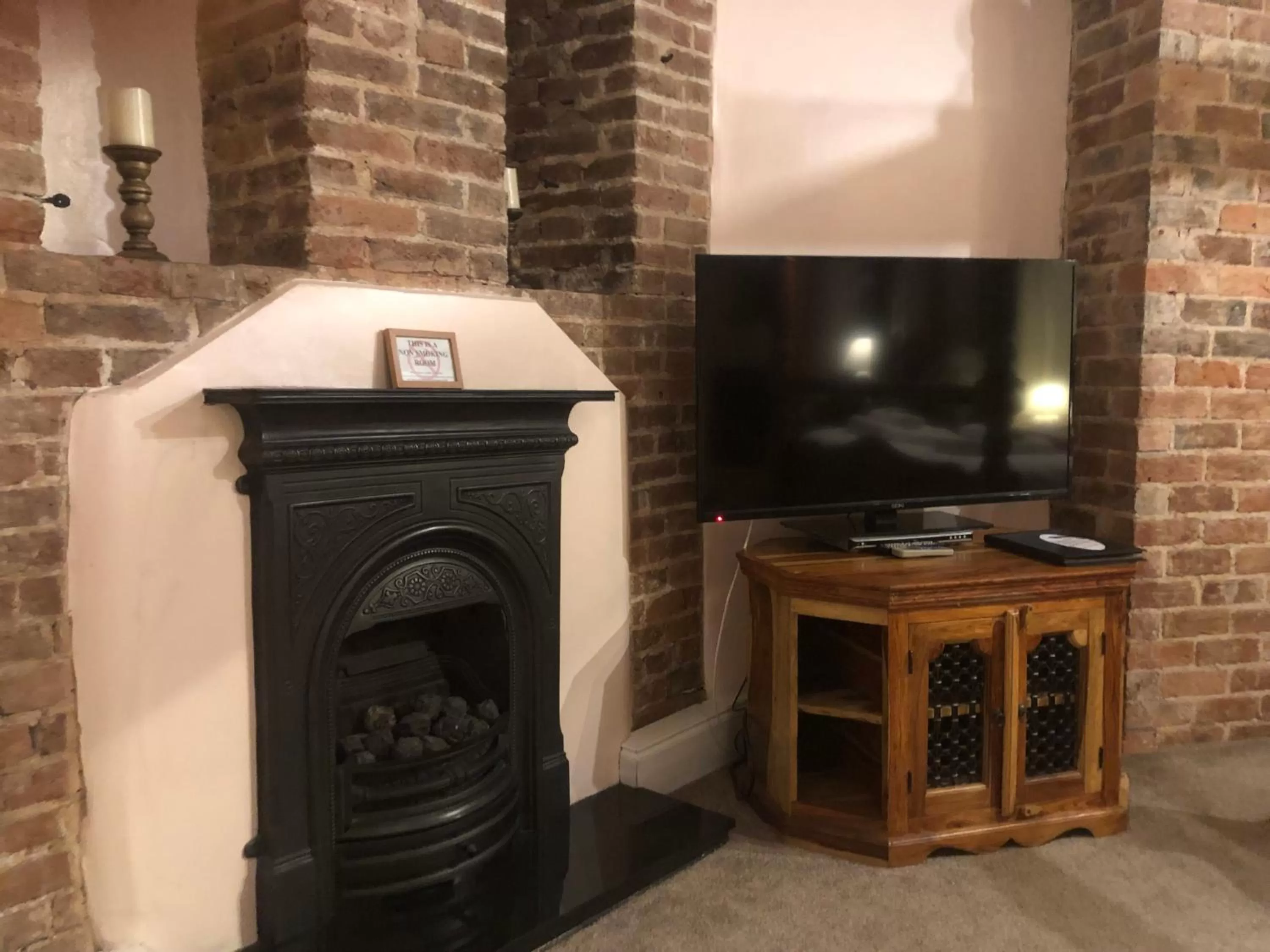 TV and multimedia in The Mug House Inn