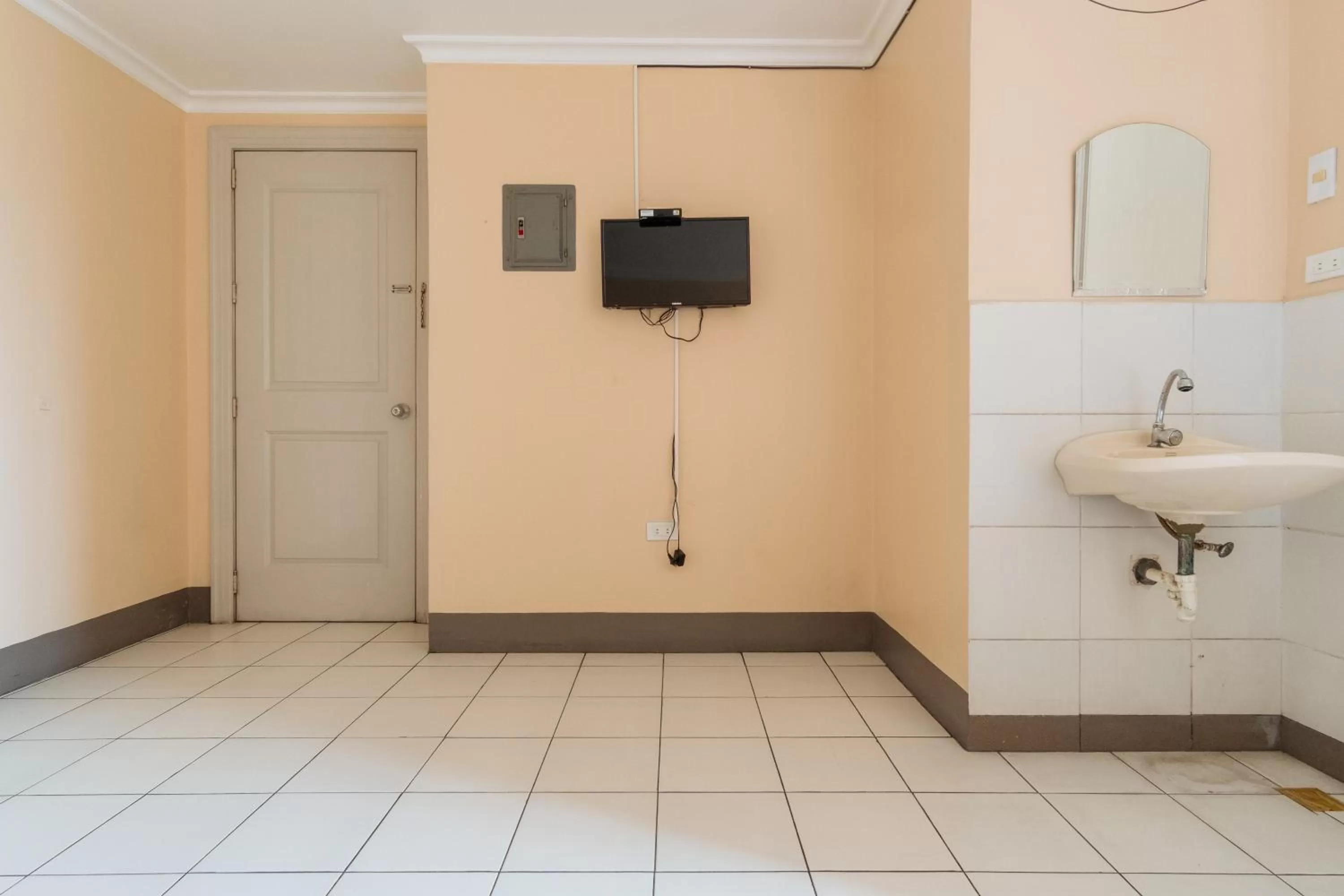 Photo of the whole room, TV/Entertainment Center in Dechmark Hotel