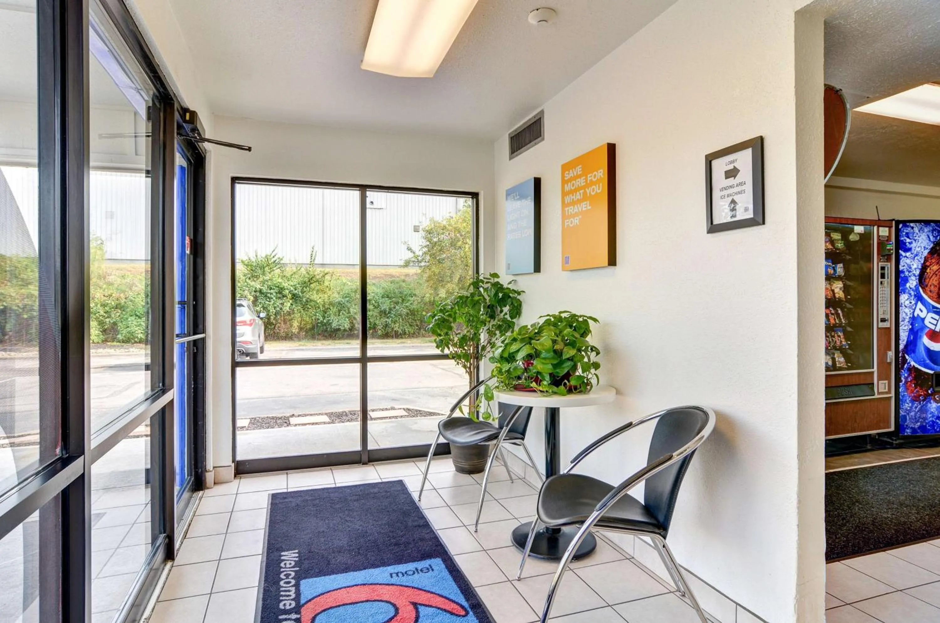 Lobby or reception in Motel 6-Pittsburgh, PA - Crafton