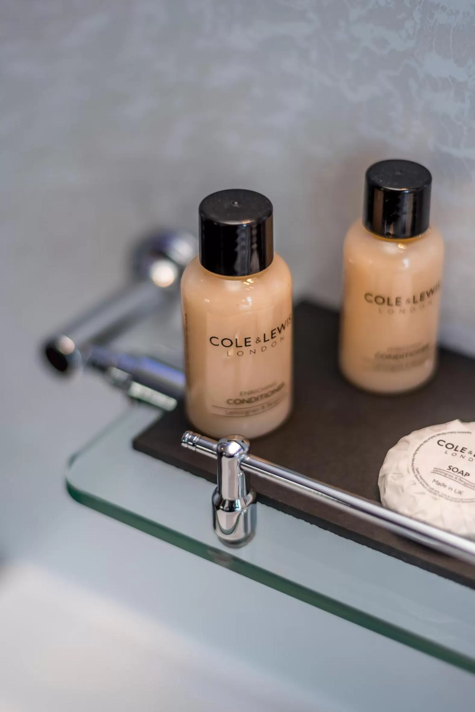 Bathroom in Grey Harlings Rooms