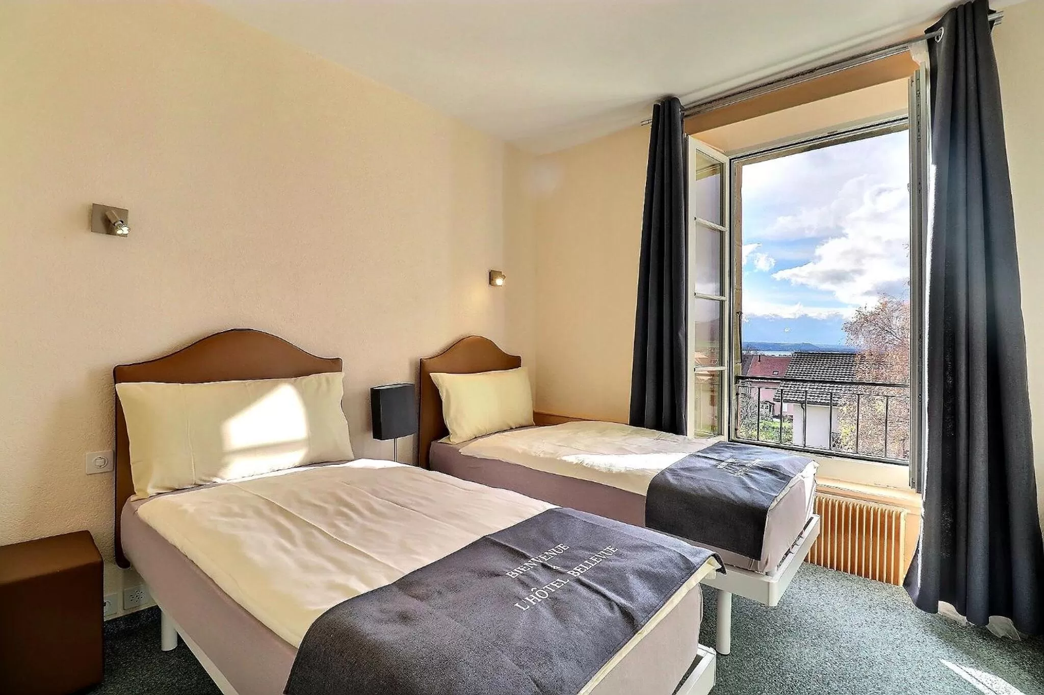 Bedroom, Bed in Hôtel Restaurant Bellevue