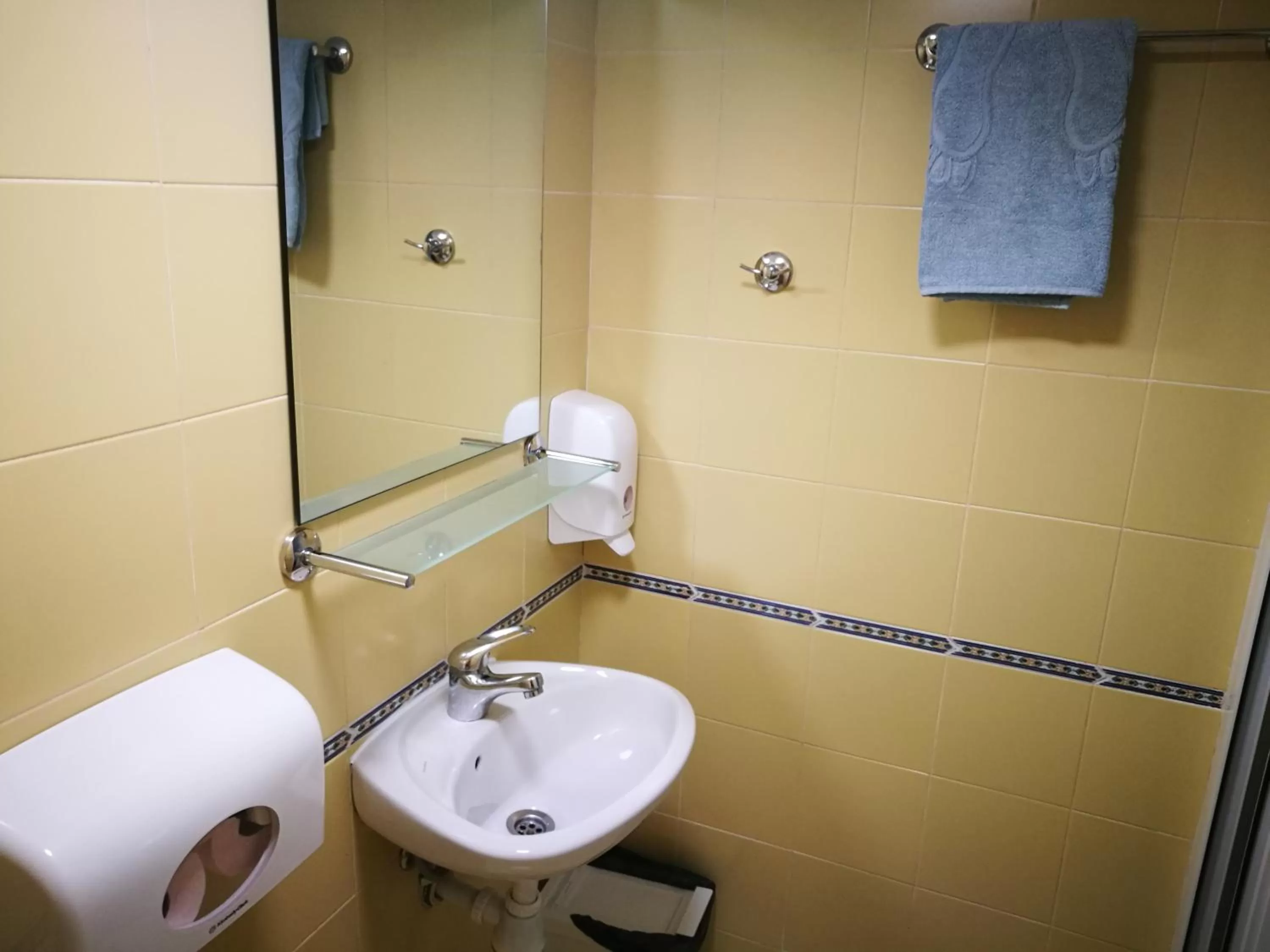 Bathroom in Hotel Paradise