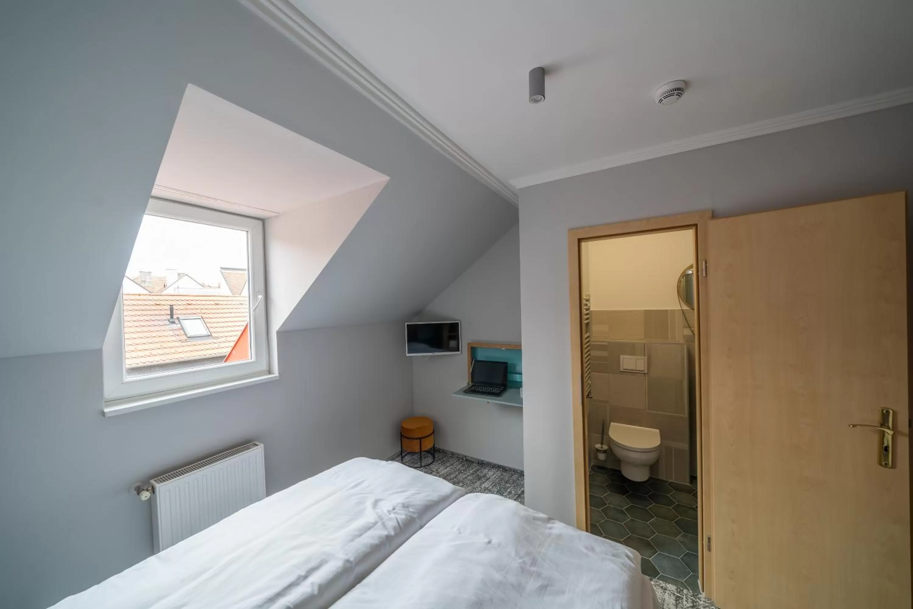 Photo of the whole room, Bed in Duett - Urban Rooms