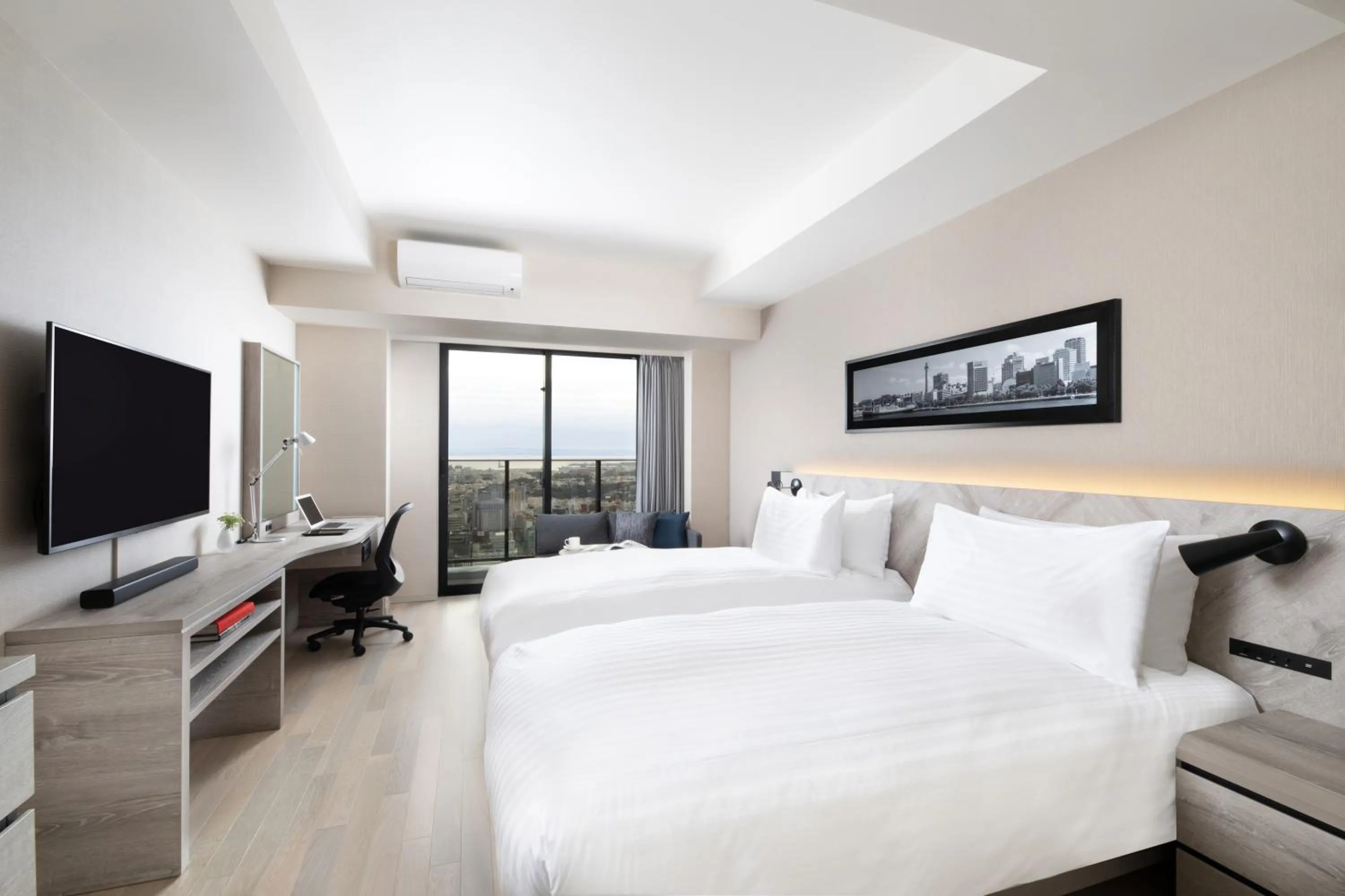 Bed in Oakwood Suites Yokohama