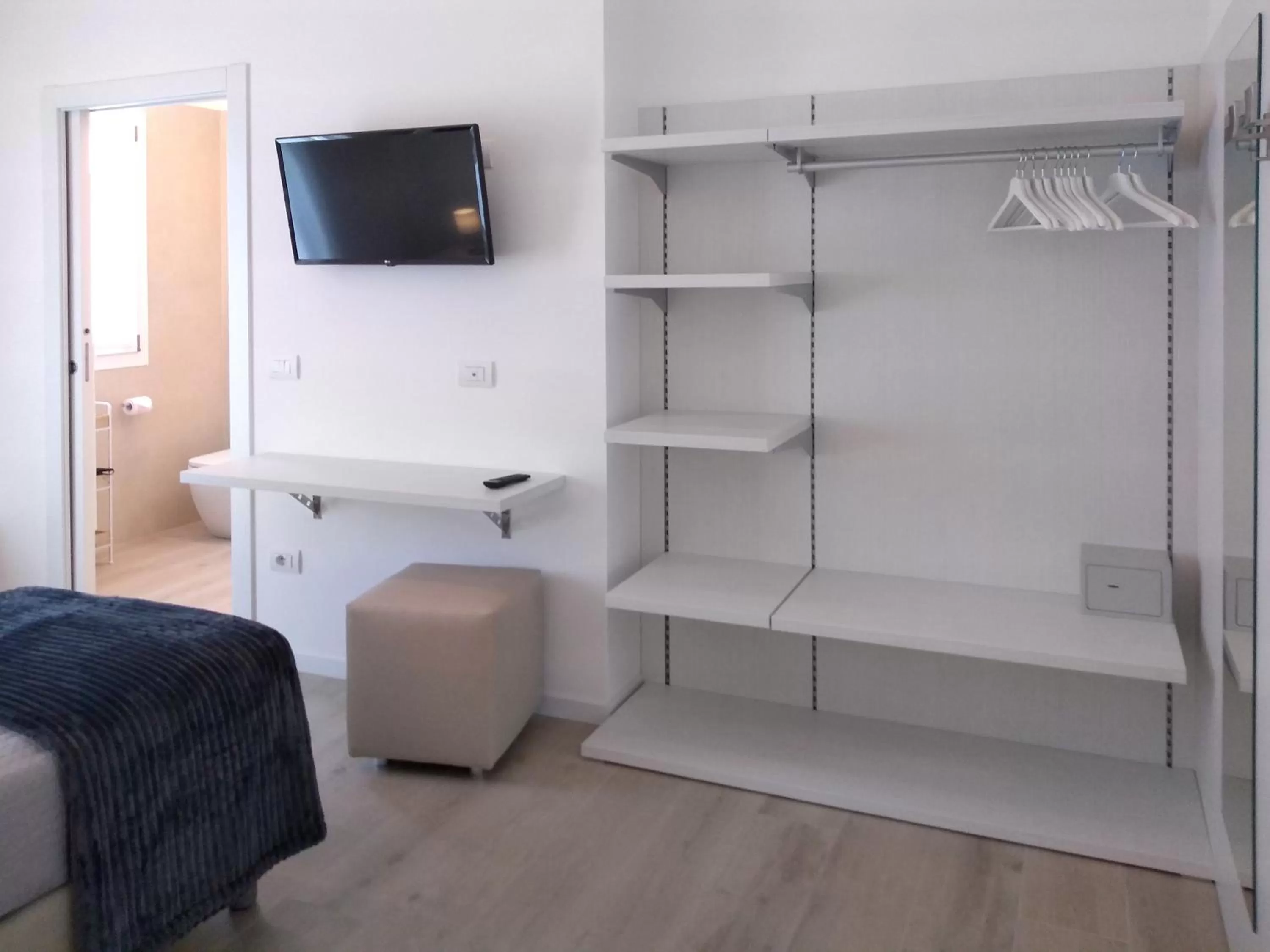 TV and multimedia, TV/Entertainment Center in Le Mandragole B&B