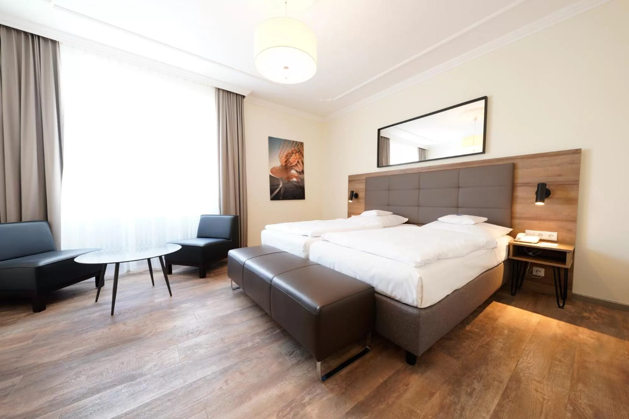 Photo of the whole room, Bed in Hotel Bayerischer Hof