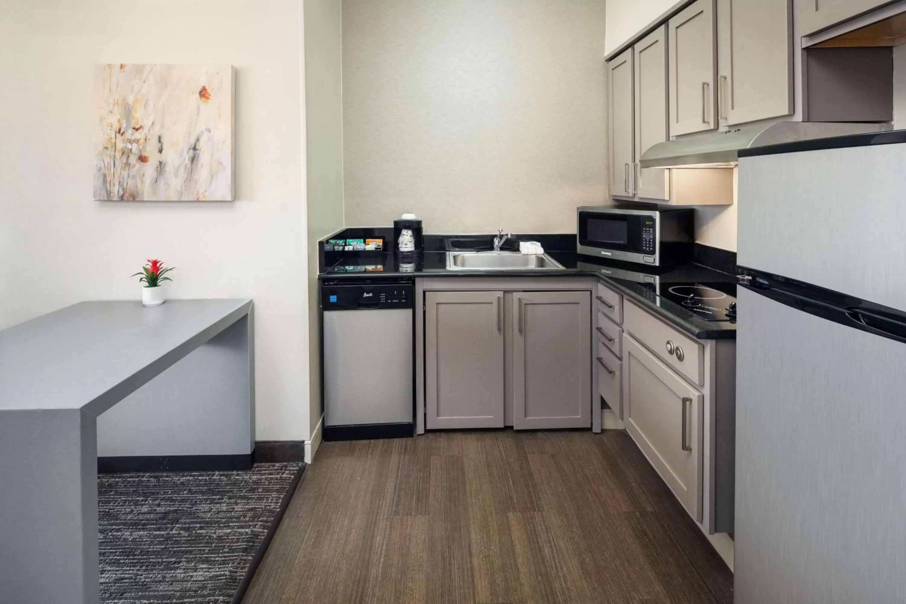 Kitchen or kitchenette in Homewood Suites by Hilton Columbus-Dublin