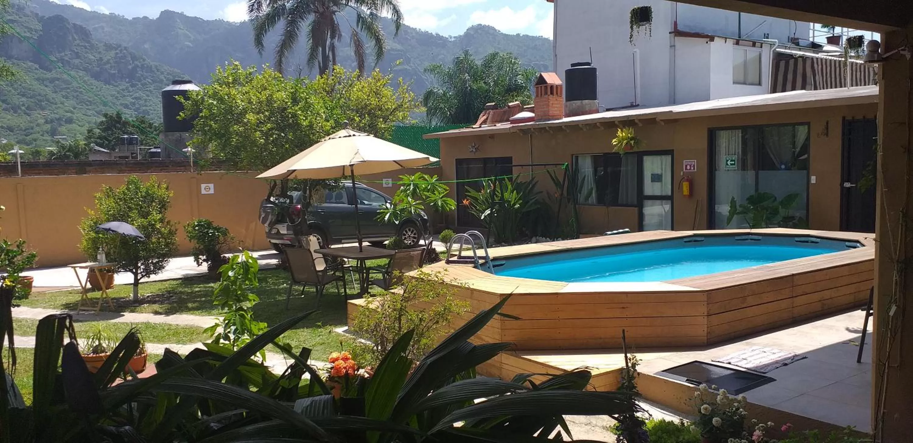 Garden, Swimming Pool in Posada Casa Topiltzin