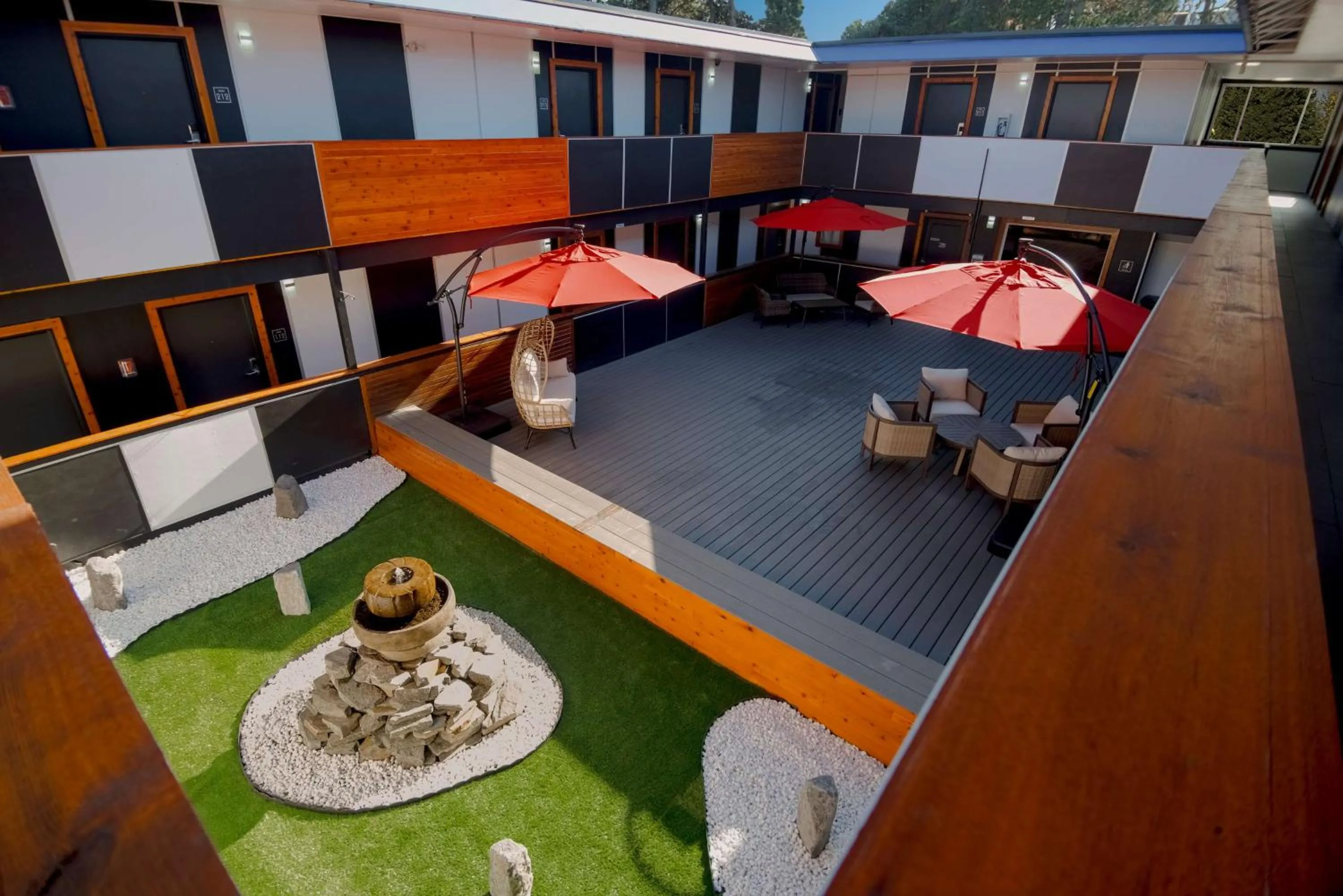 Property building in 401 Inn