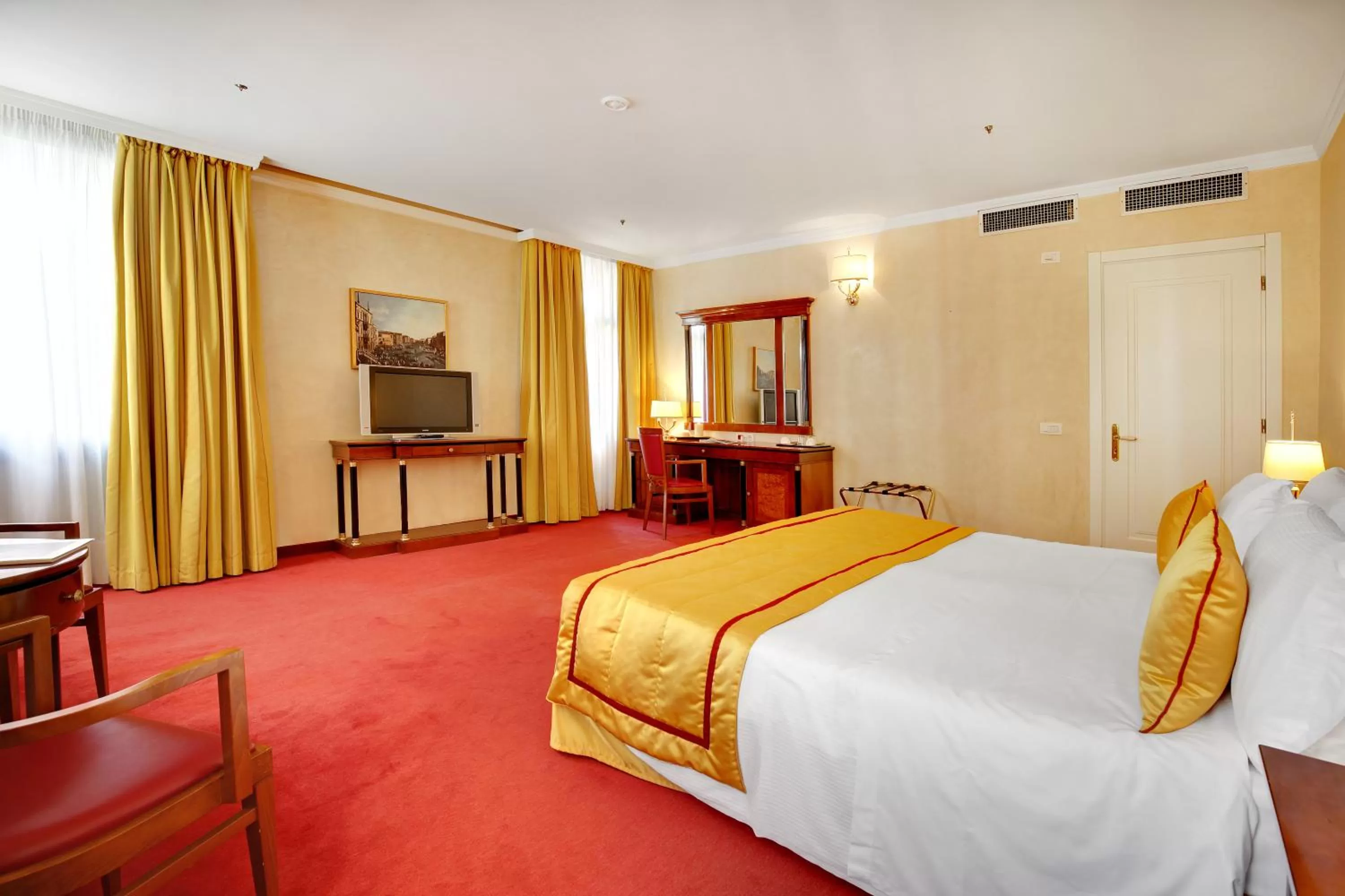 Photo of the whole room, Bed in Hotel Donà Palace