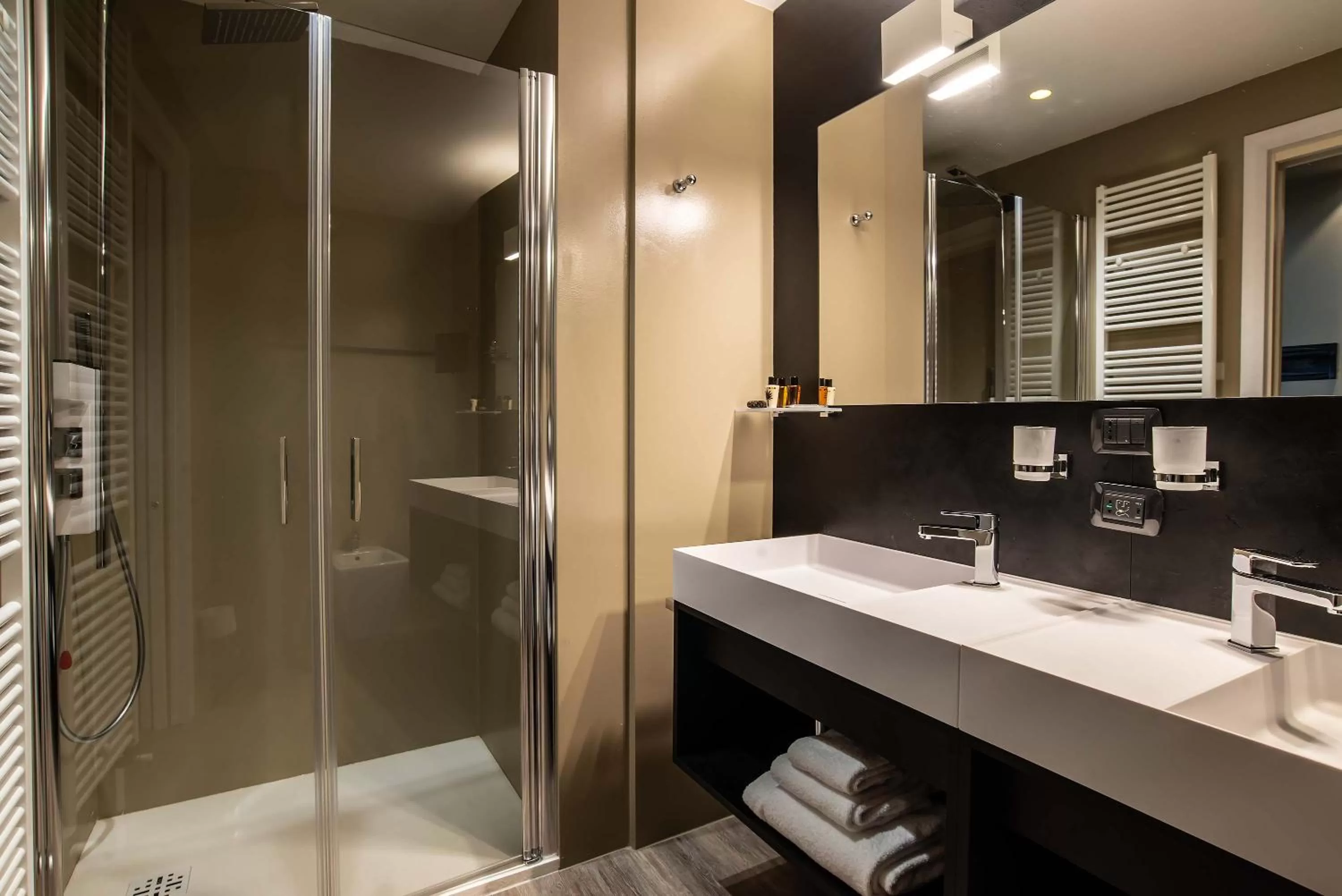 Shower in Maranello Palace