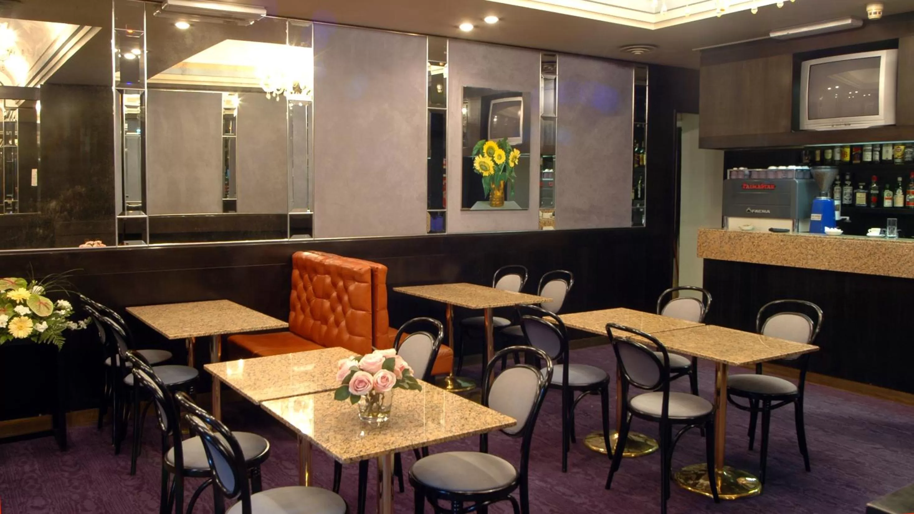 Restaurant/places to eat in Hotel Centrale Byron