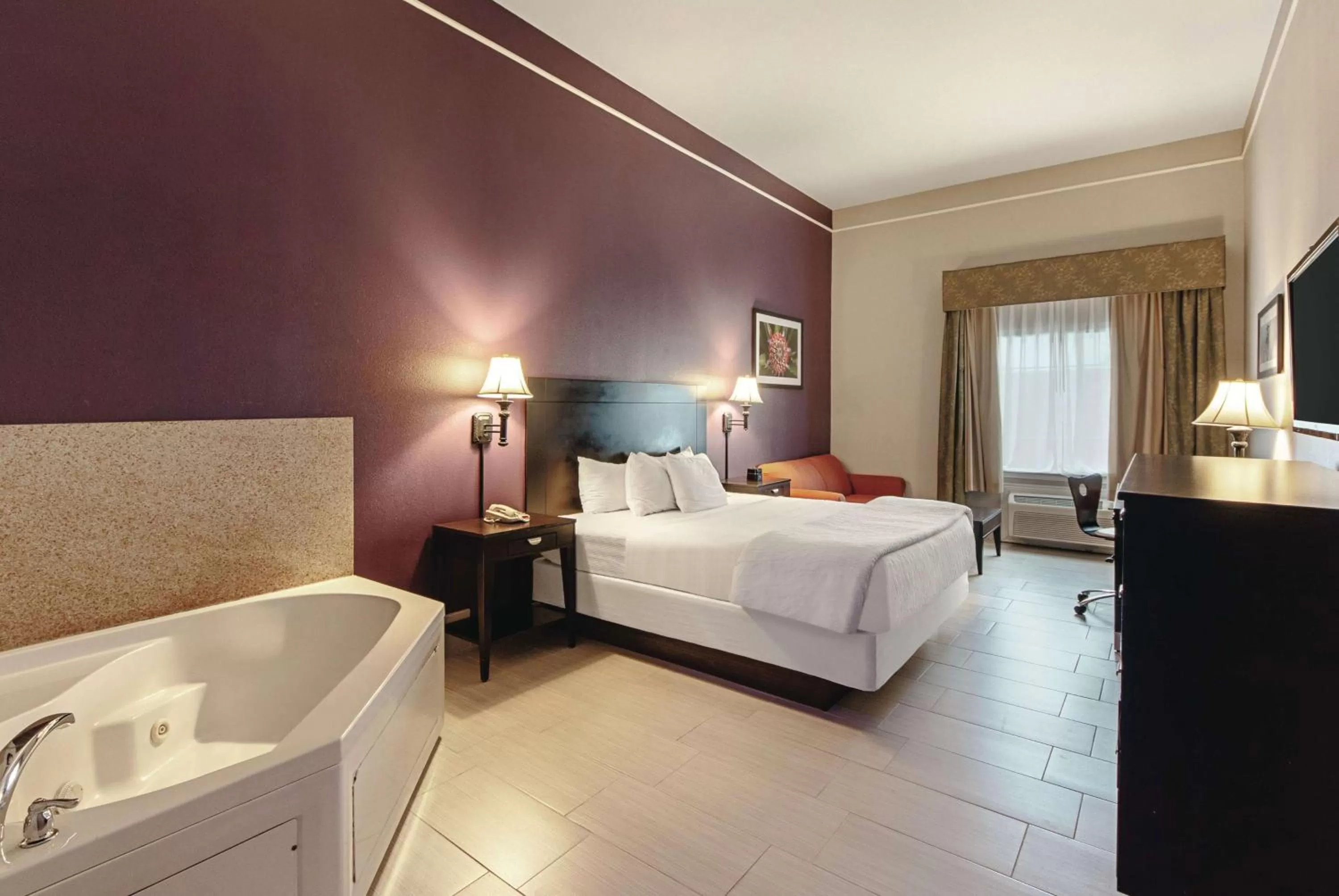 Photo of the whole room, Bed in La Quinta by Wyndham Alamo-McAllen East